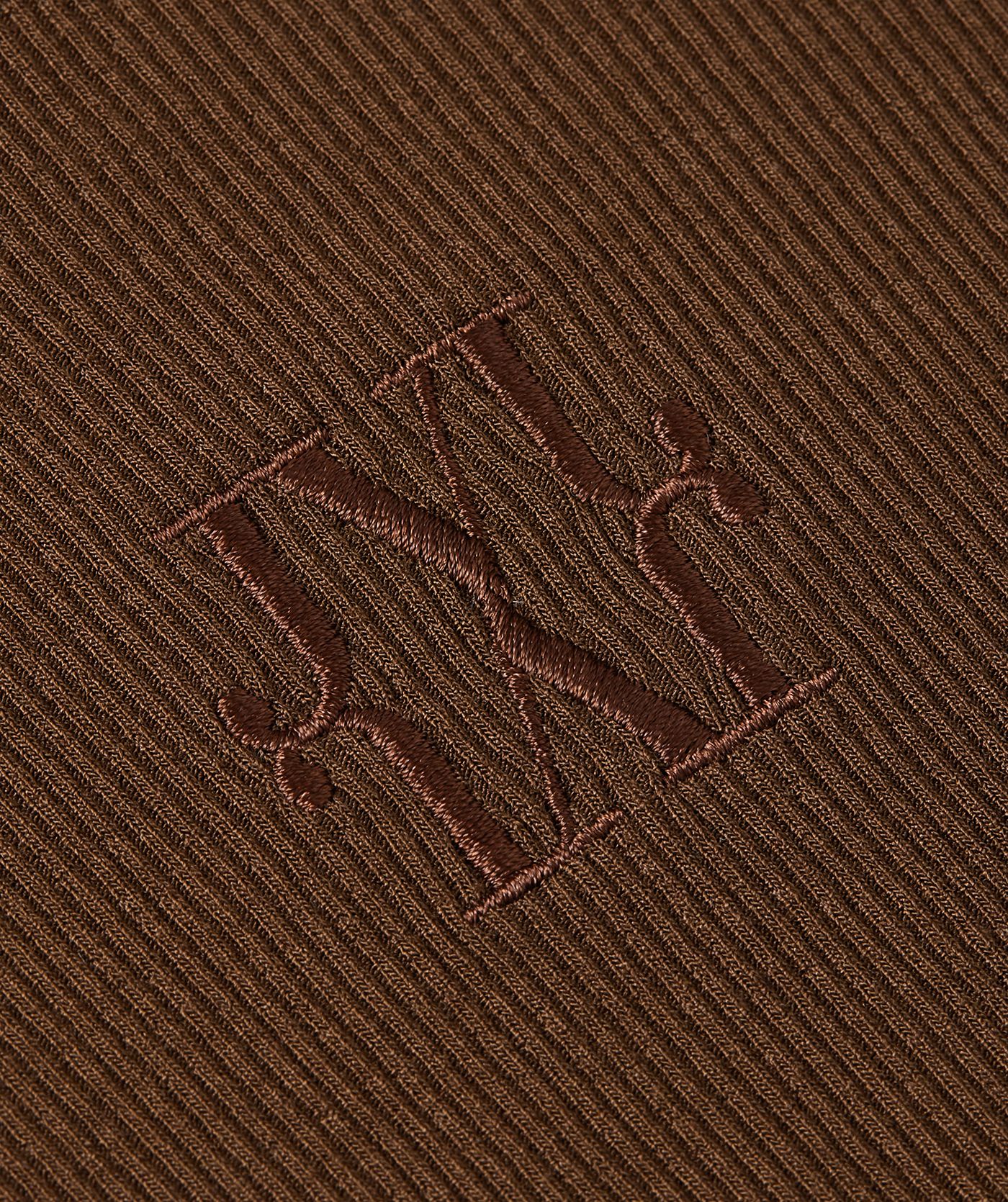 Close-up geborduurd JOSH V monogram 