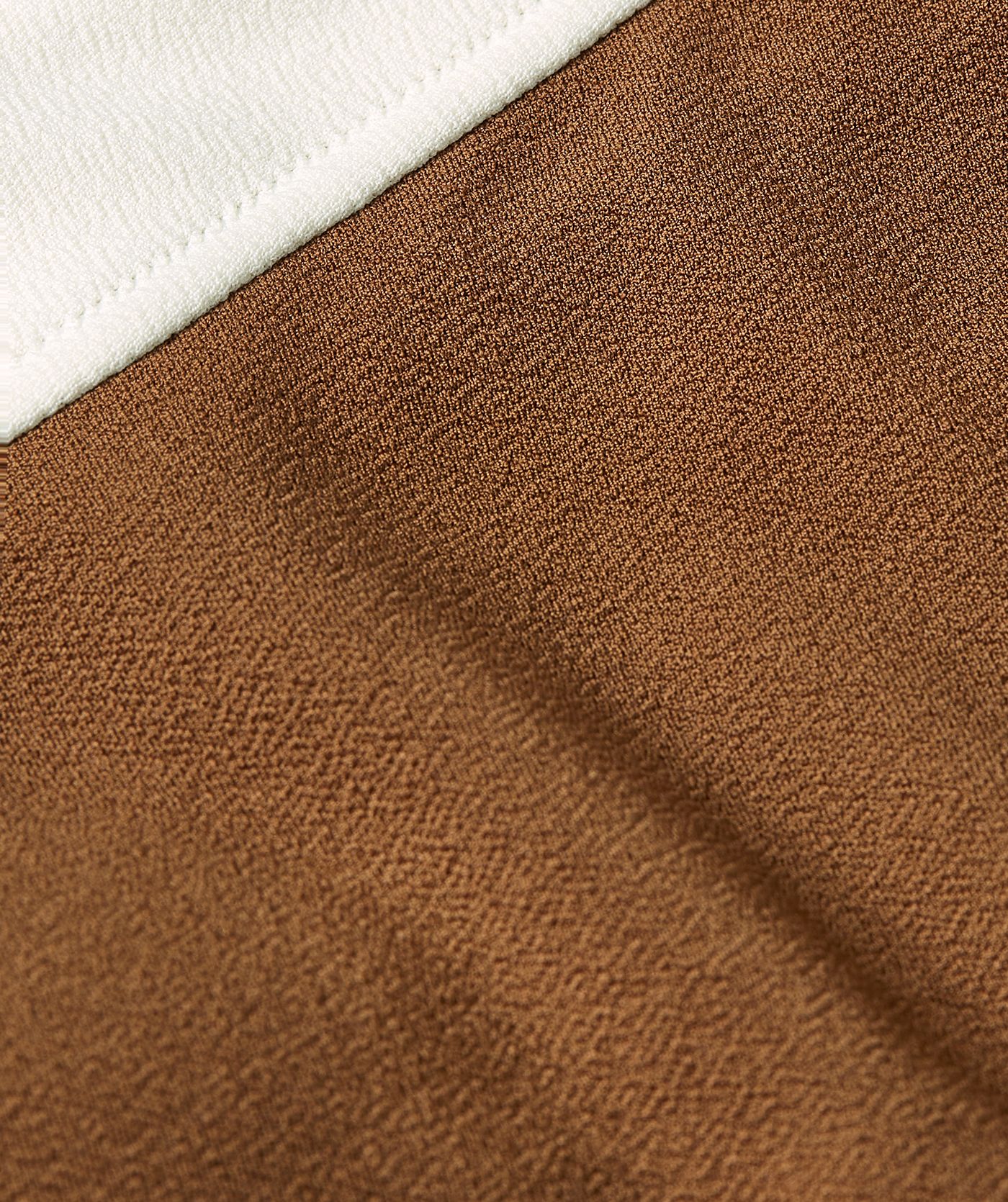 Close-up van een badpak met strikbandje in de kleur Brown Ecru