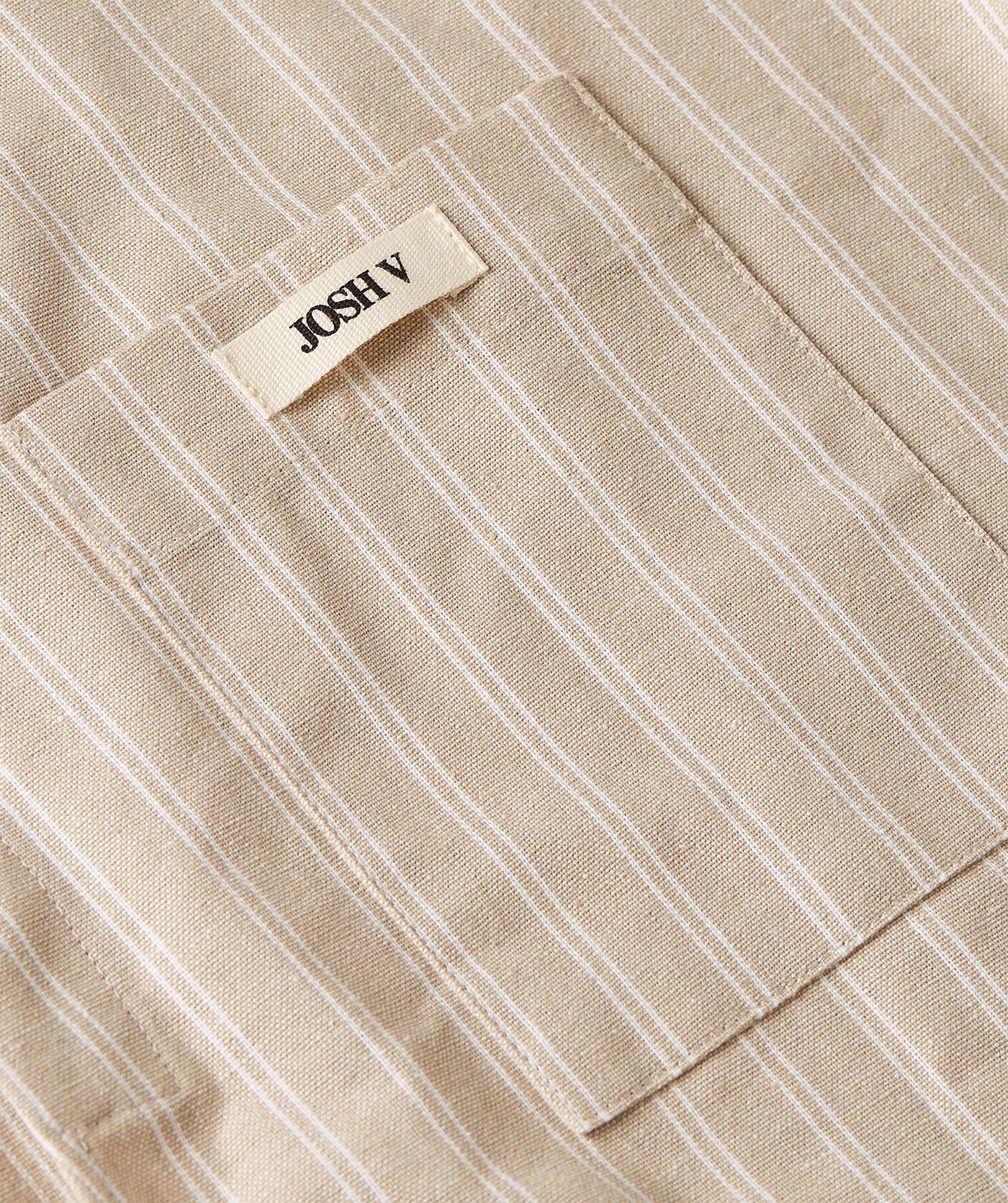 Close-up van een relaxed cropped blouse met strepen in de kleur Stone Stripe