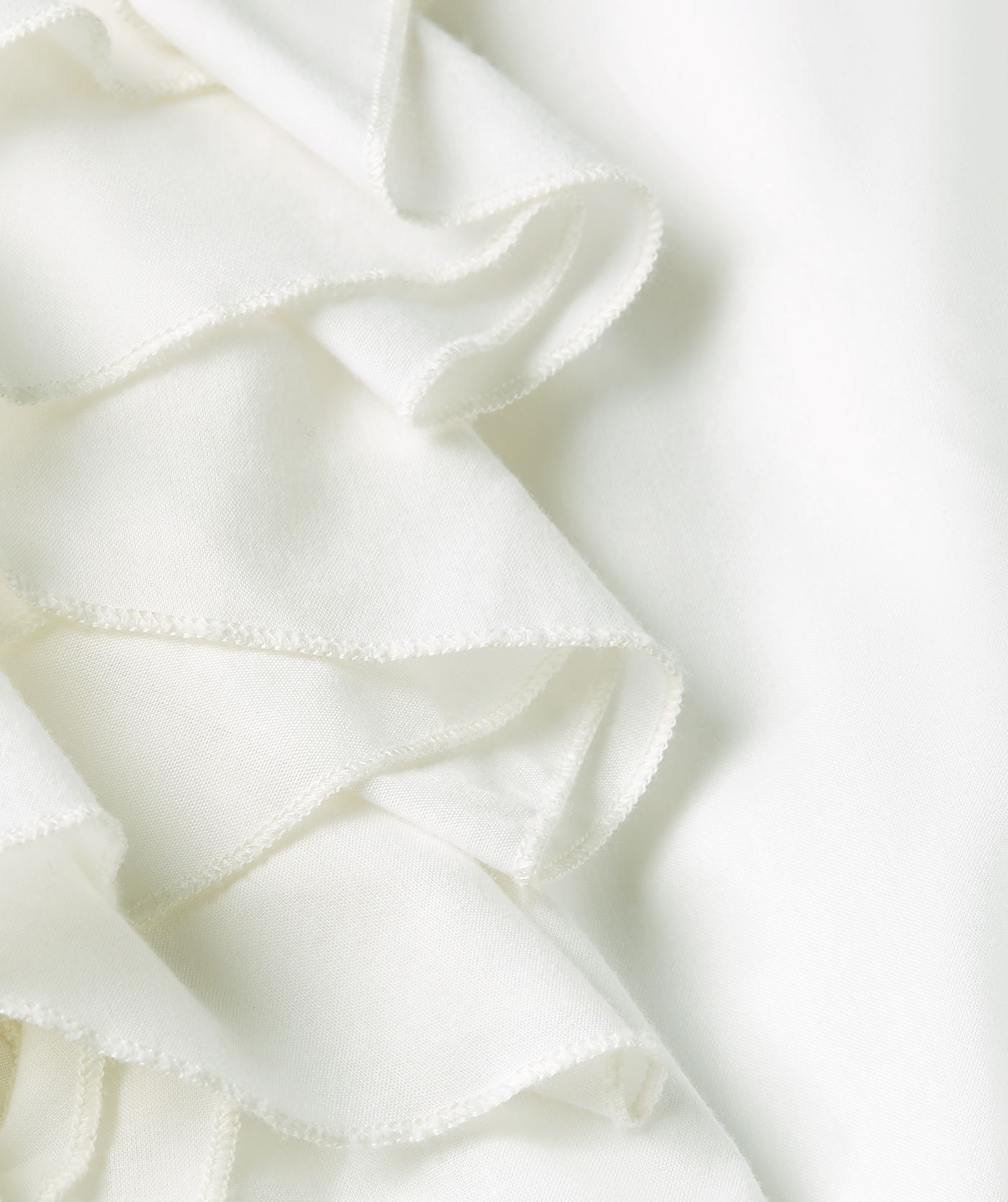 Close-up van een loose fit jurk in de kleur Off White