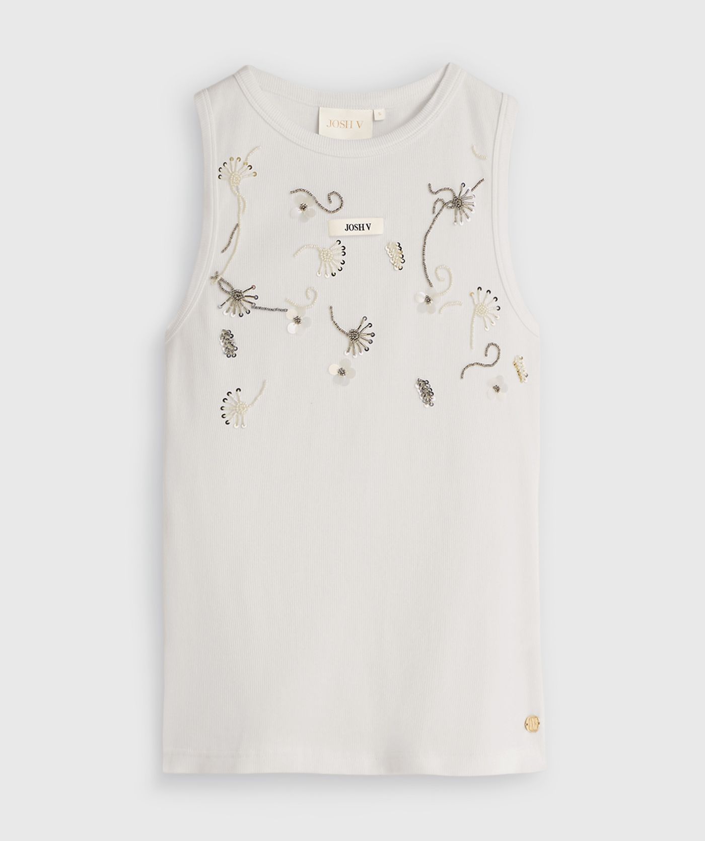 Witte top met kralen detail aan de voorkant zonder model, weergegeven op een lichtgrijze achtergrond
