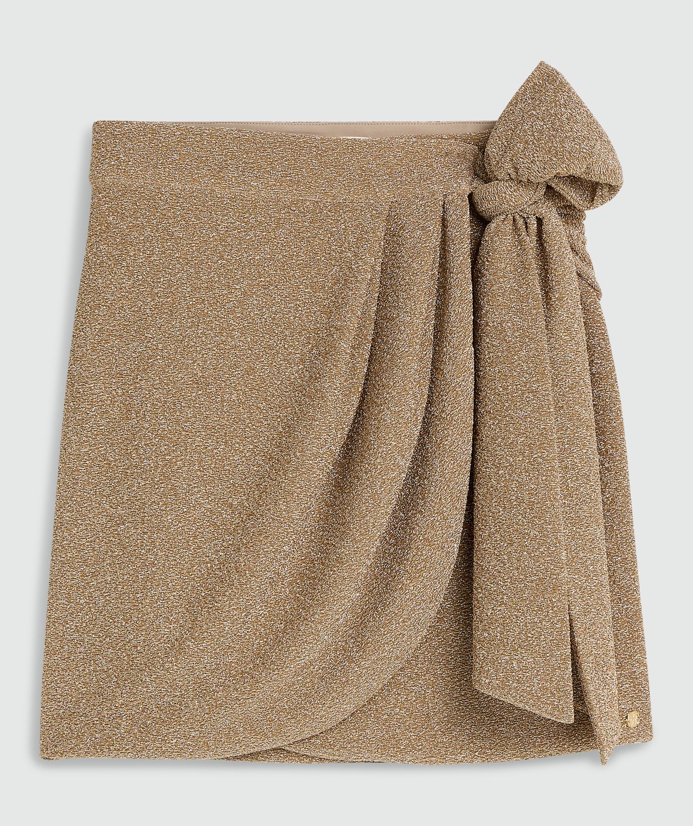 Dark gold high waisted rok met glitter zonder model, weergegeven op een lichtgrijze achtergrond - Josh V