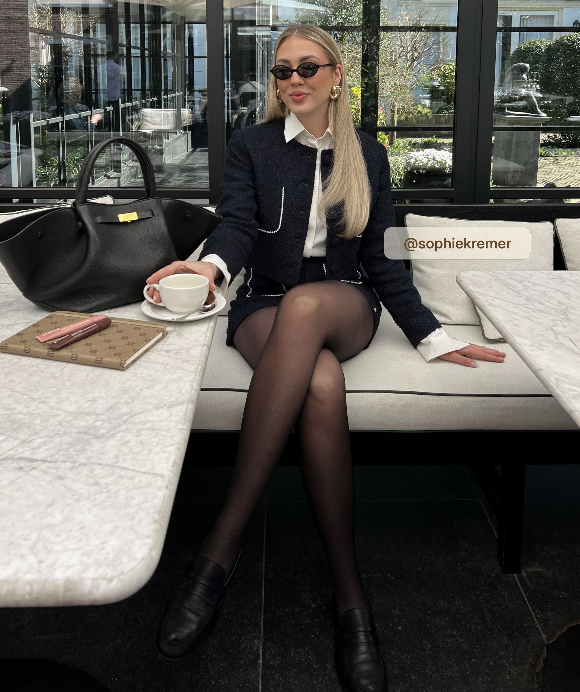 DAANTJE cropped bouclé blazer met sierstenen