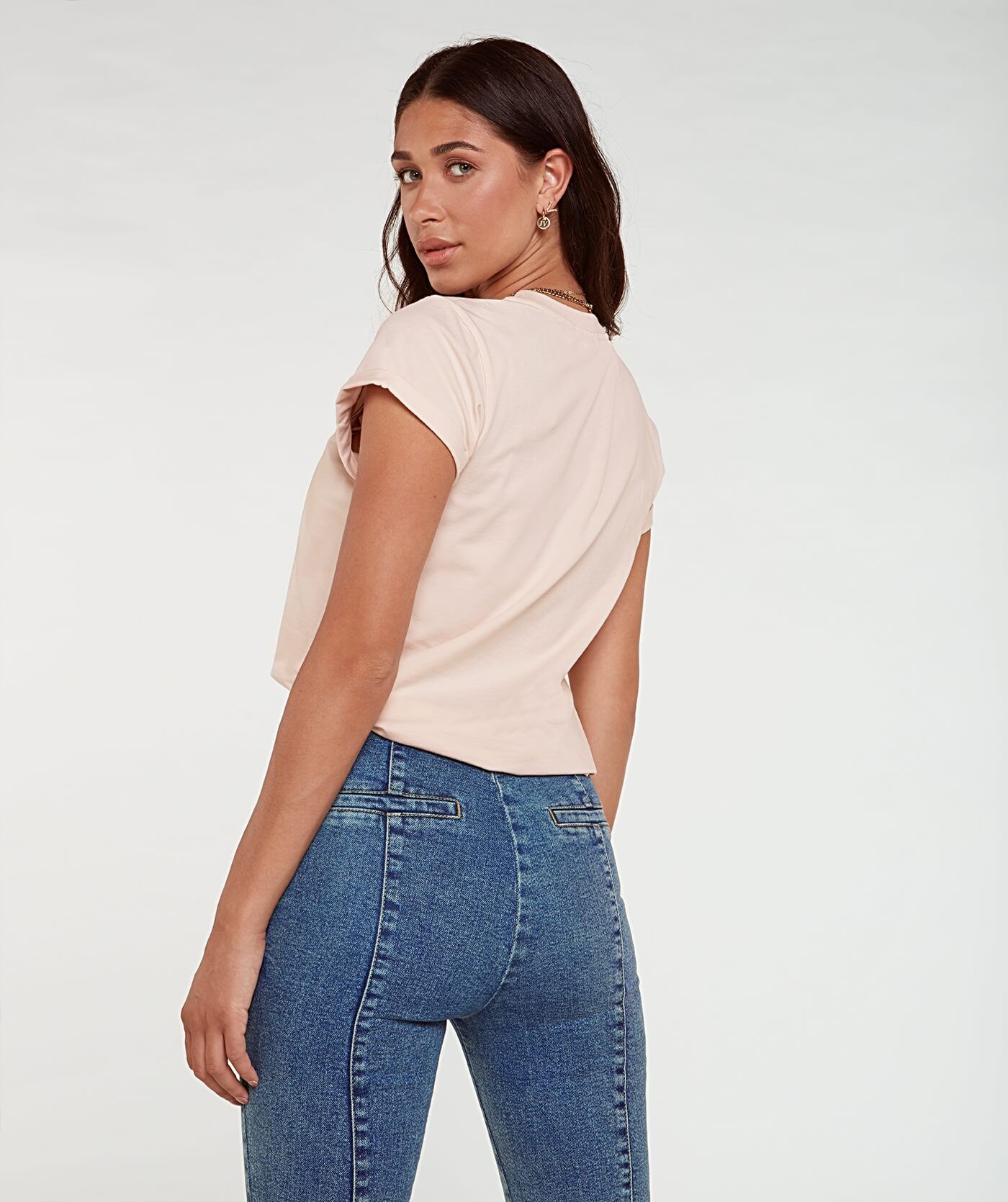 DORA SQUARE V T-shirt