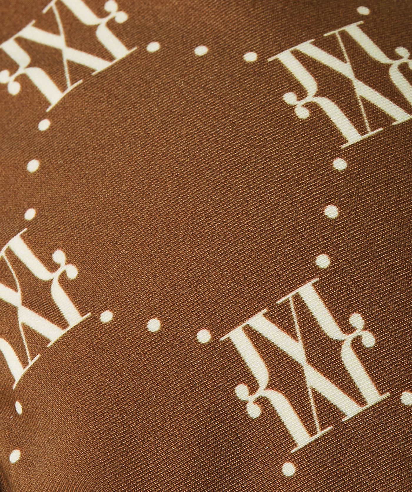 Close-up van een triangle bikinitop in de kleur Brown Ecru