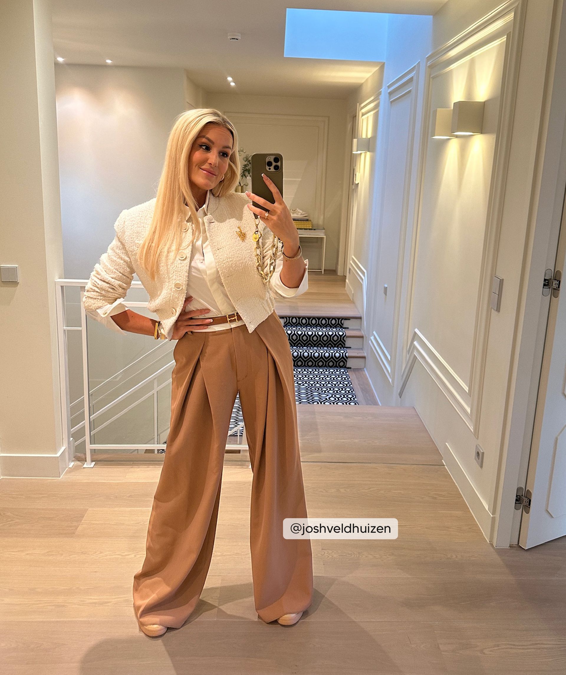 FABIENNE cropped bomber jacket in bouclé met glitter