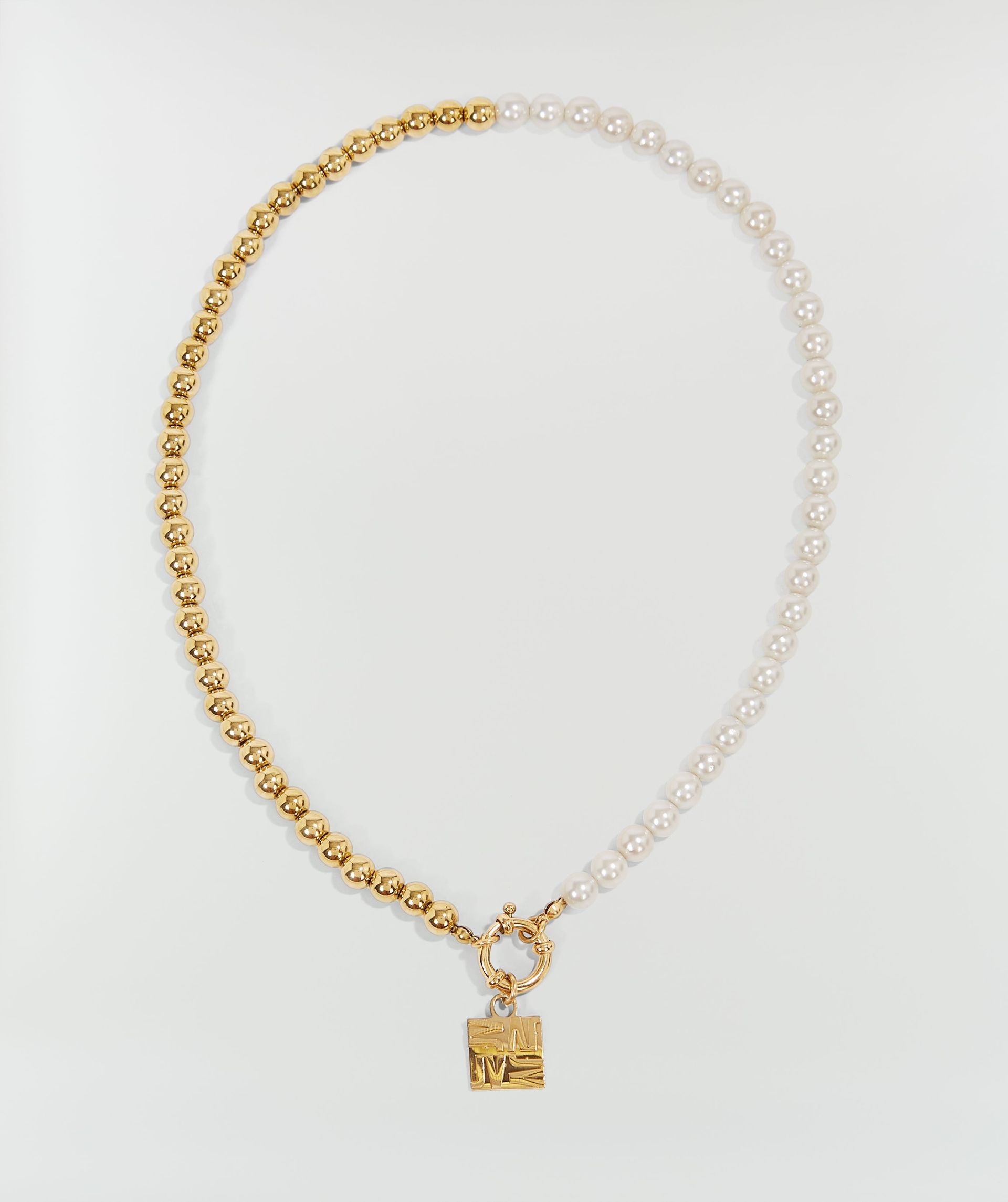 FEMM ketting met parels en logo