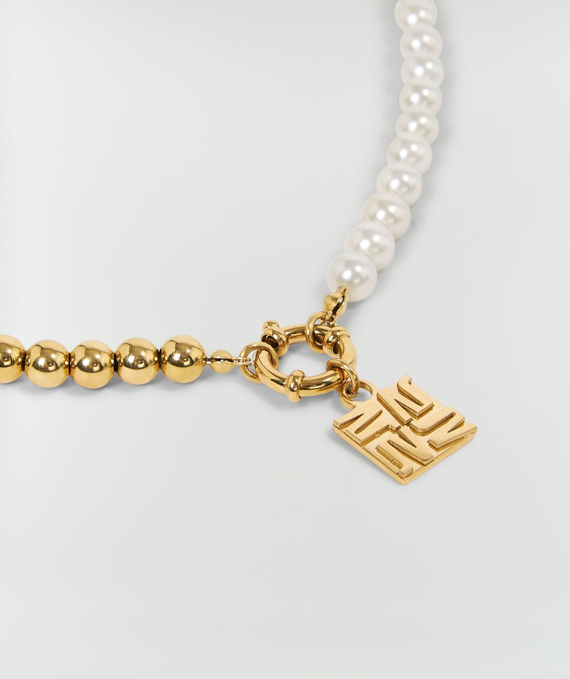 FEMM ketting met parels en logo