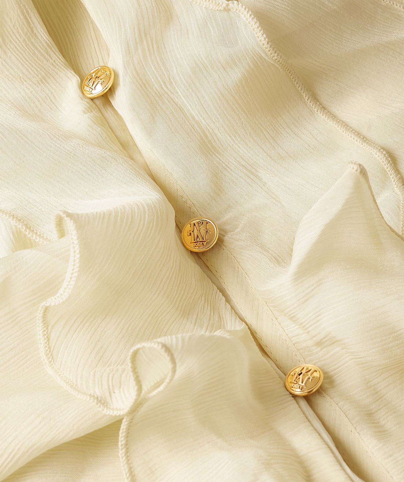 Close-up van een oversized maxi jurk in de kleur Butter Yellow