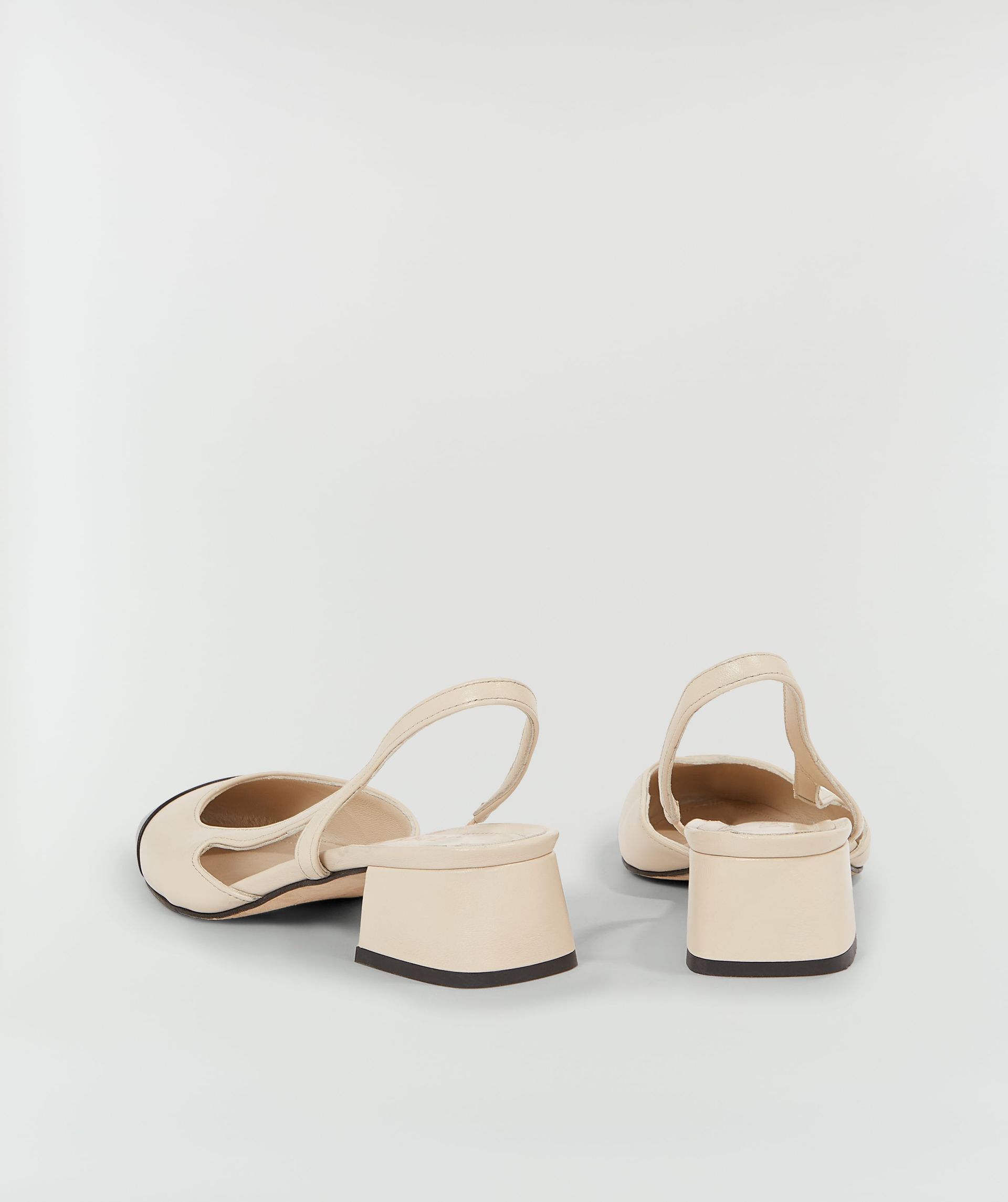 HELLIE slingbacks met contrasterende neus