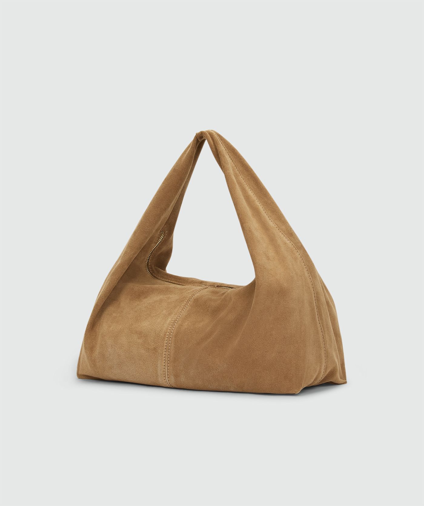 Zijkant van bruine suede tas.