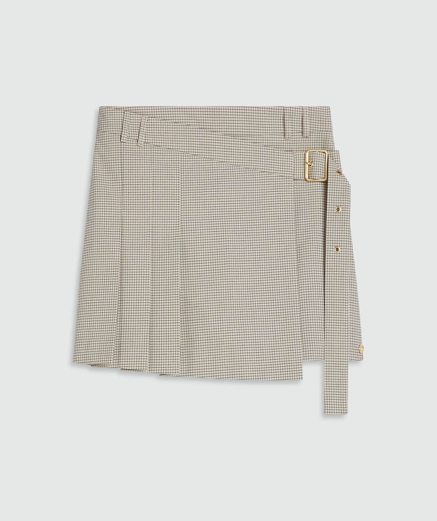 Een mid rise skort in het Stone Check-patroon zonder model, weergegeven op een lichtgrijze achtergrond