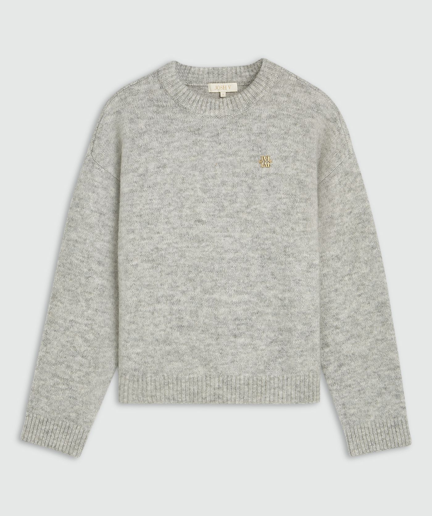 Lichtgrijze trui met een klein goud JOSH V logo op de borst zonder model, weergegeven op een lichtgrijze achtergrond.