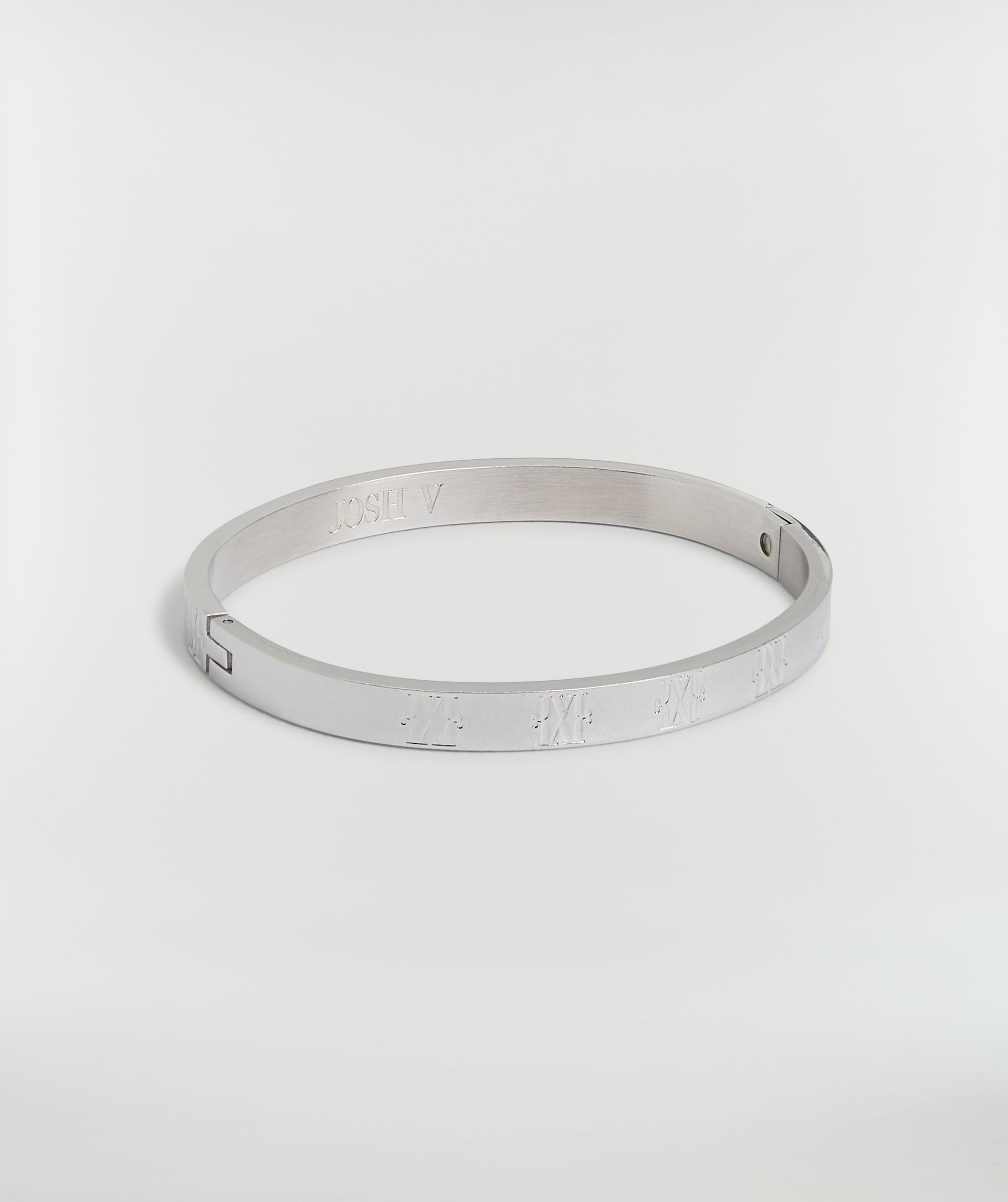 JV CELYM bangle with logo