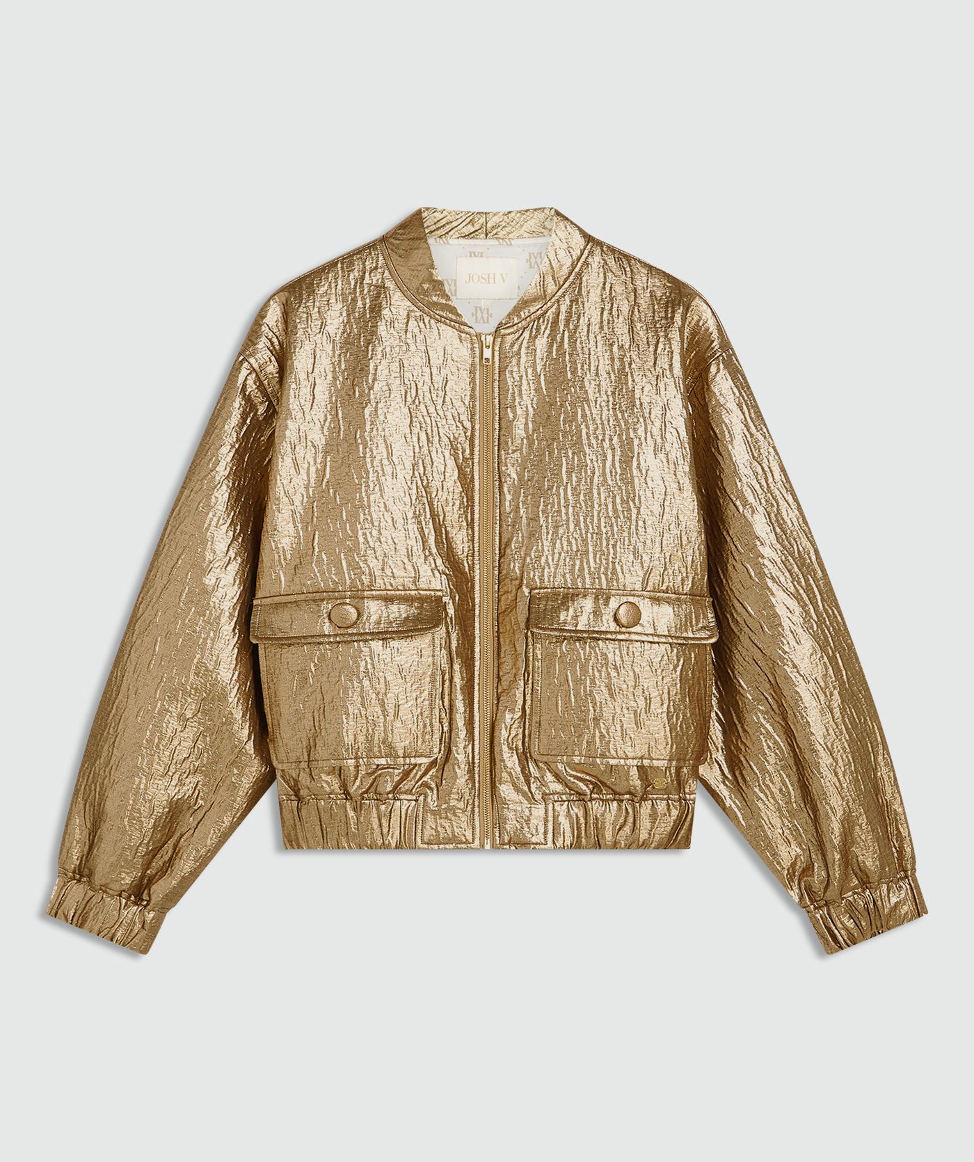 Een oversized bomber jacket in metallic in de kleur Bronze Gold, weergegeven op een lichtgrijze achtergrond