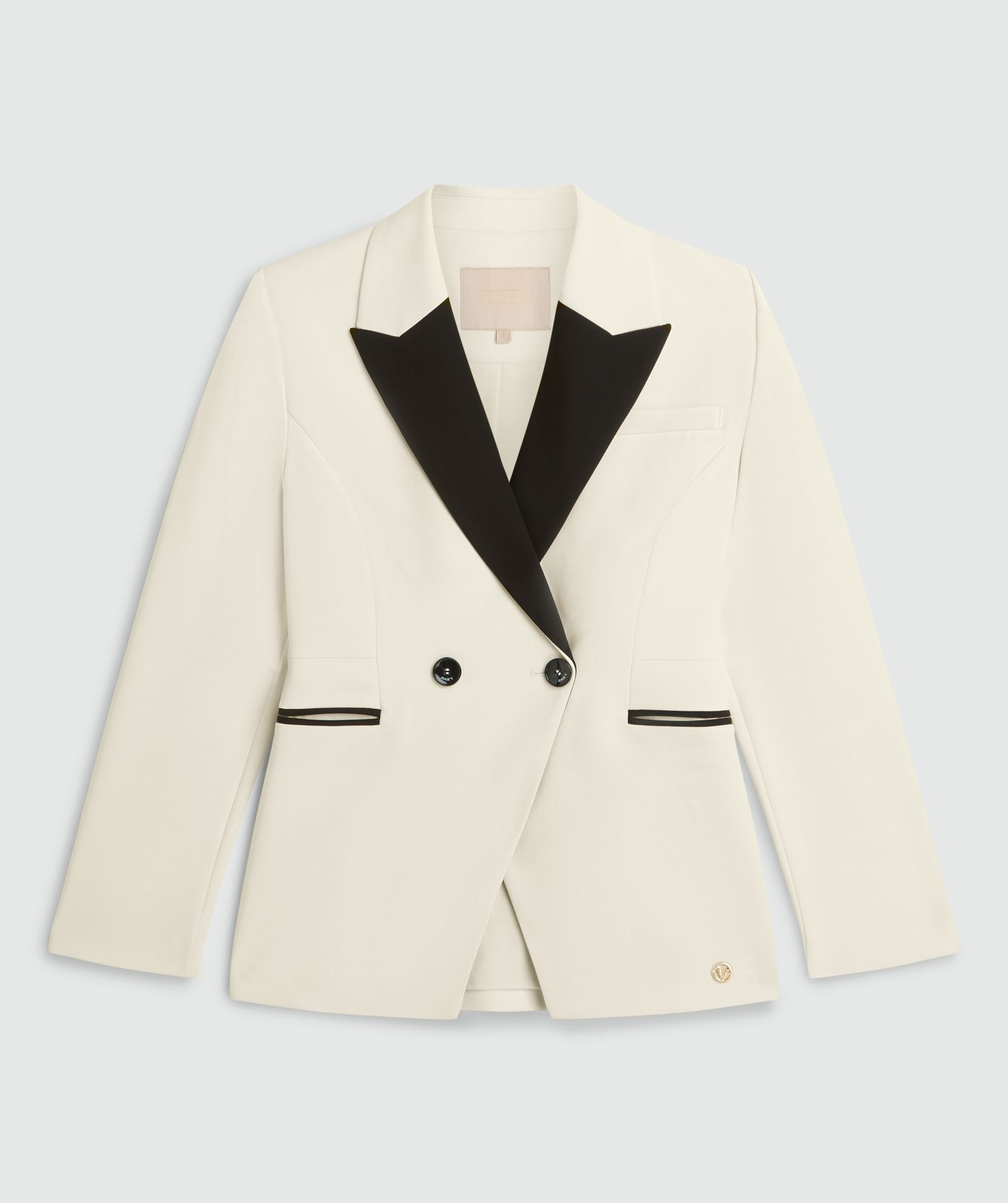 Creme blazer zonder model, weergegeven op een lichtgrijze achtergrond - JOSH V