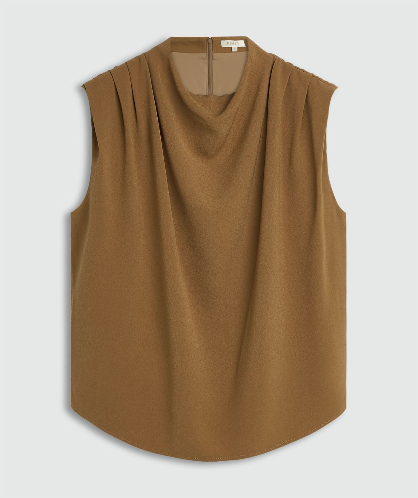 Een losvallende top in de kleur Khaki, weergegeven op een lichtgrijze achtergrond