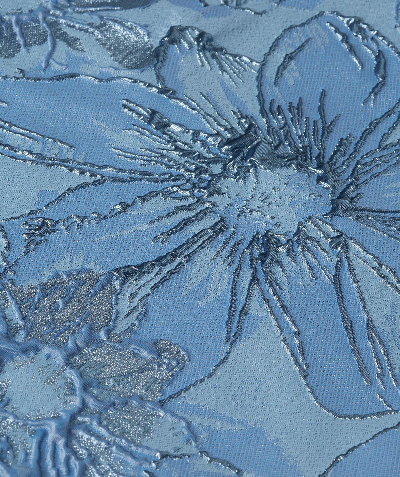 Close-up van een cropped top met metallic details in de kleur Fresh Blue
