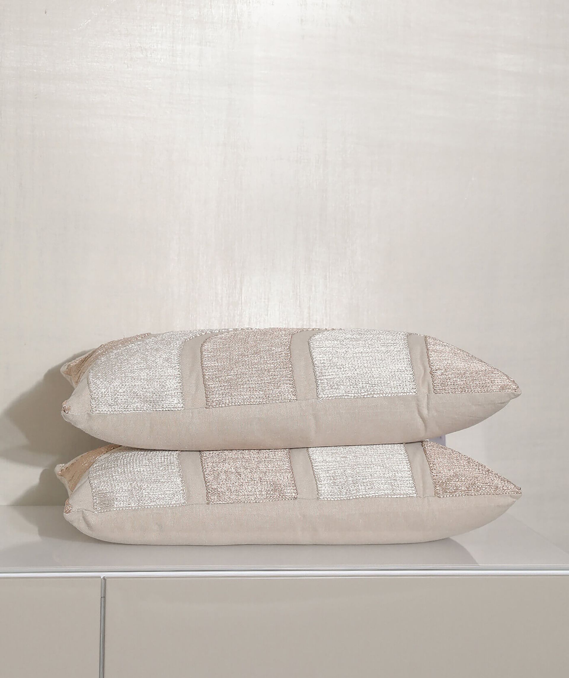 Long decorative cushion 60 x 30 cm
