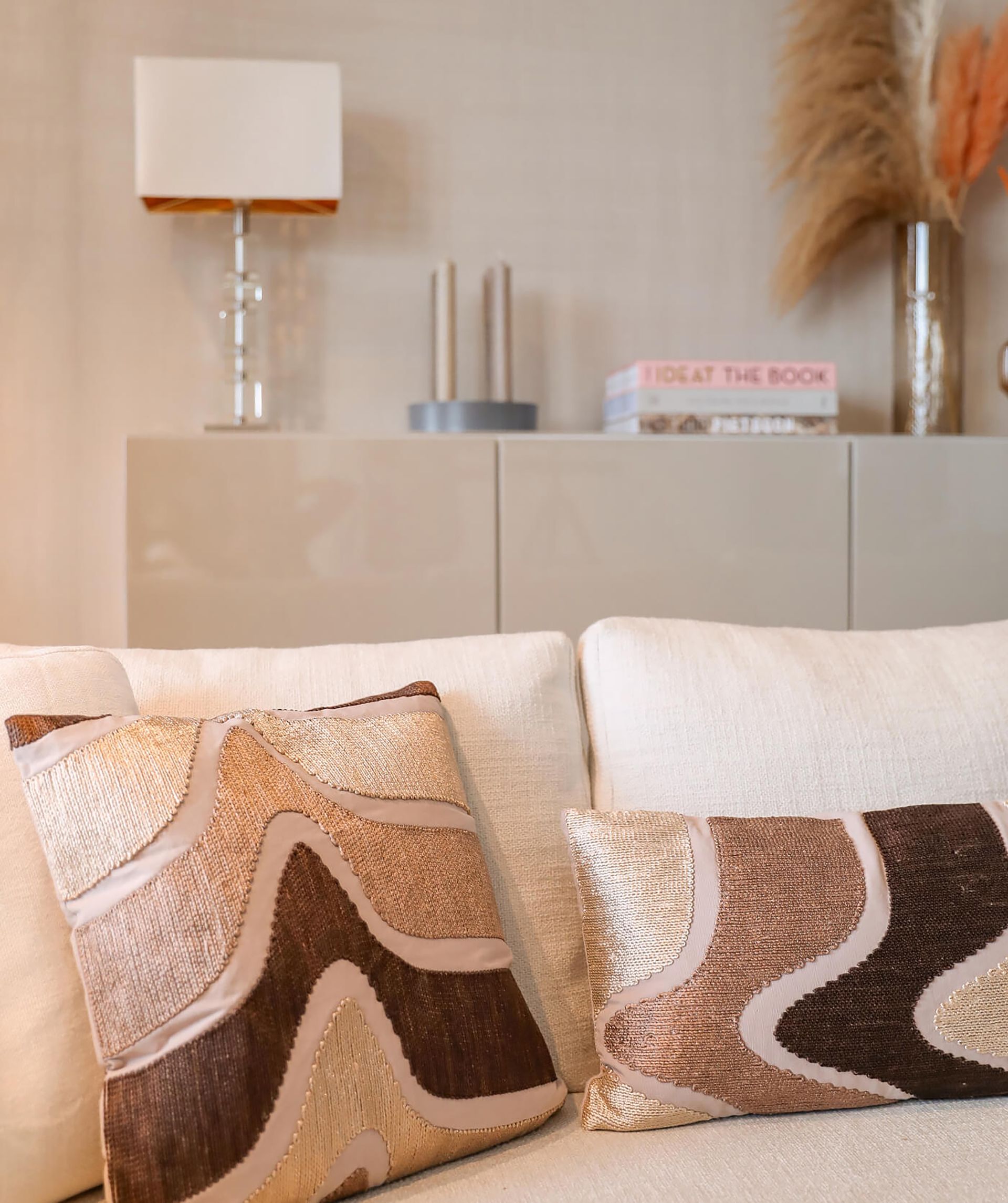 Long decorative cushion 60 x 30 cm