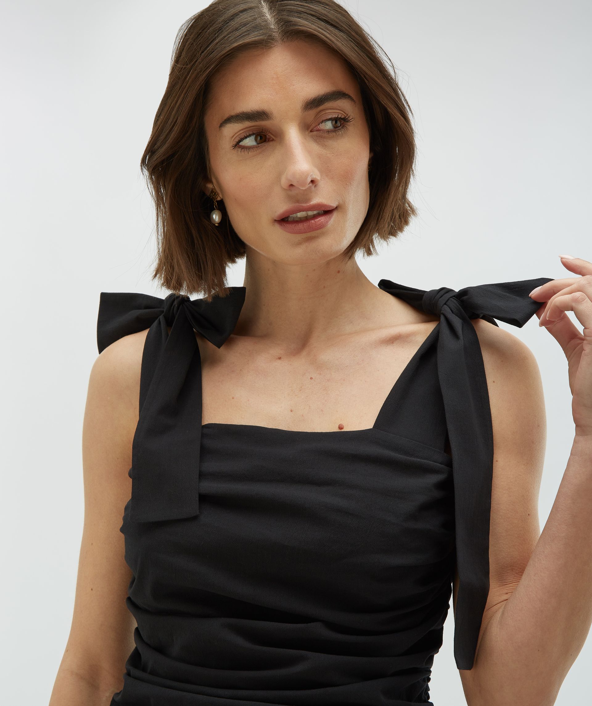 LIVY fitted top met strikbandjes