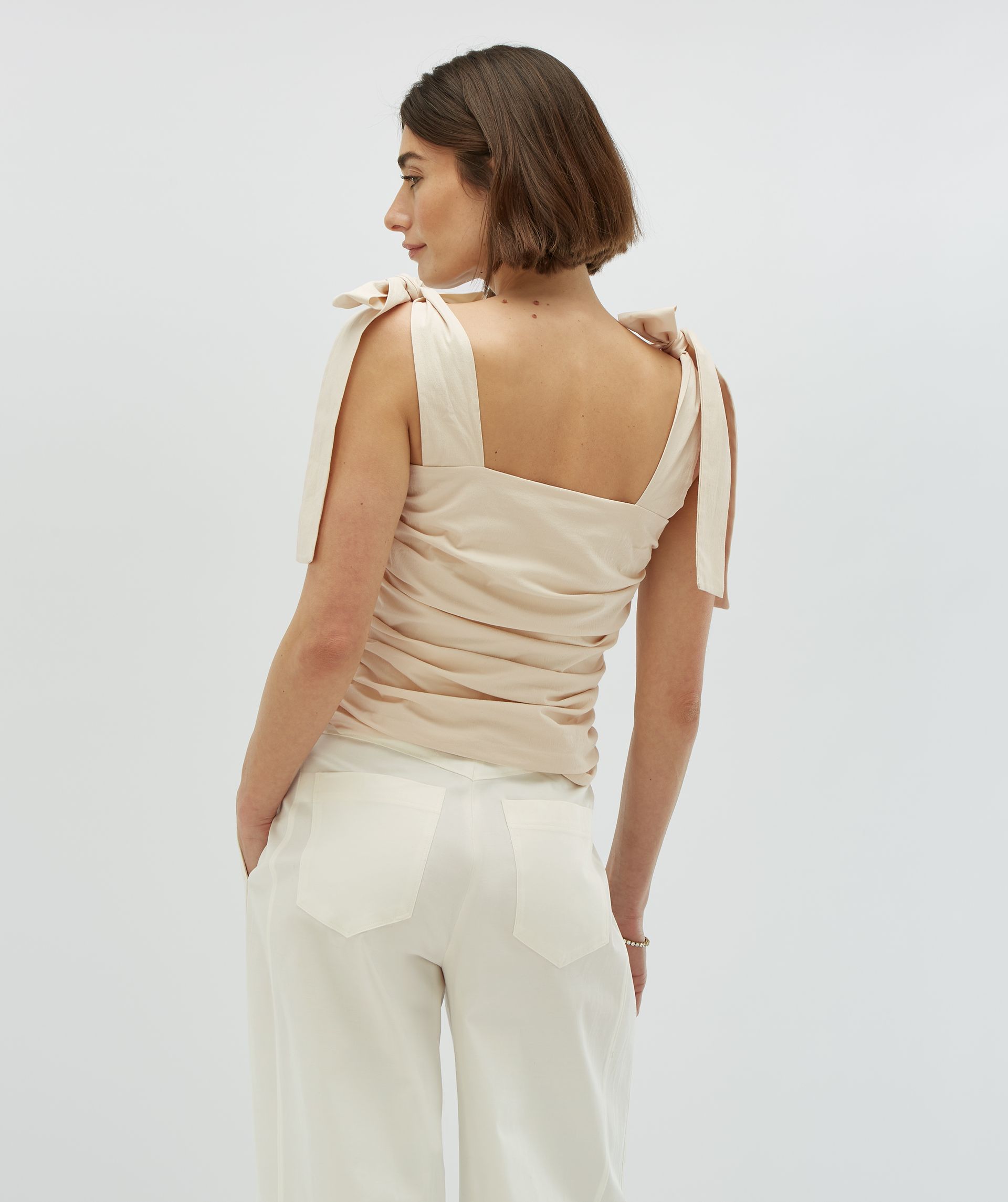LIVY fitted top met strikbandjes