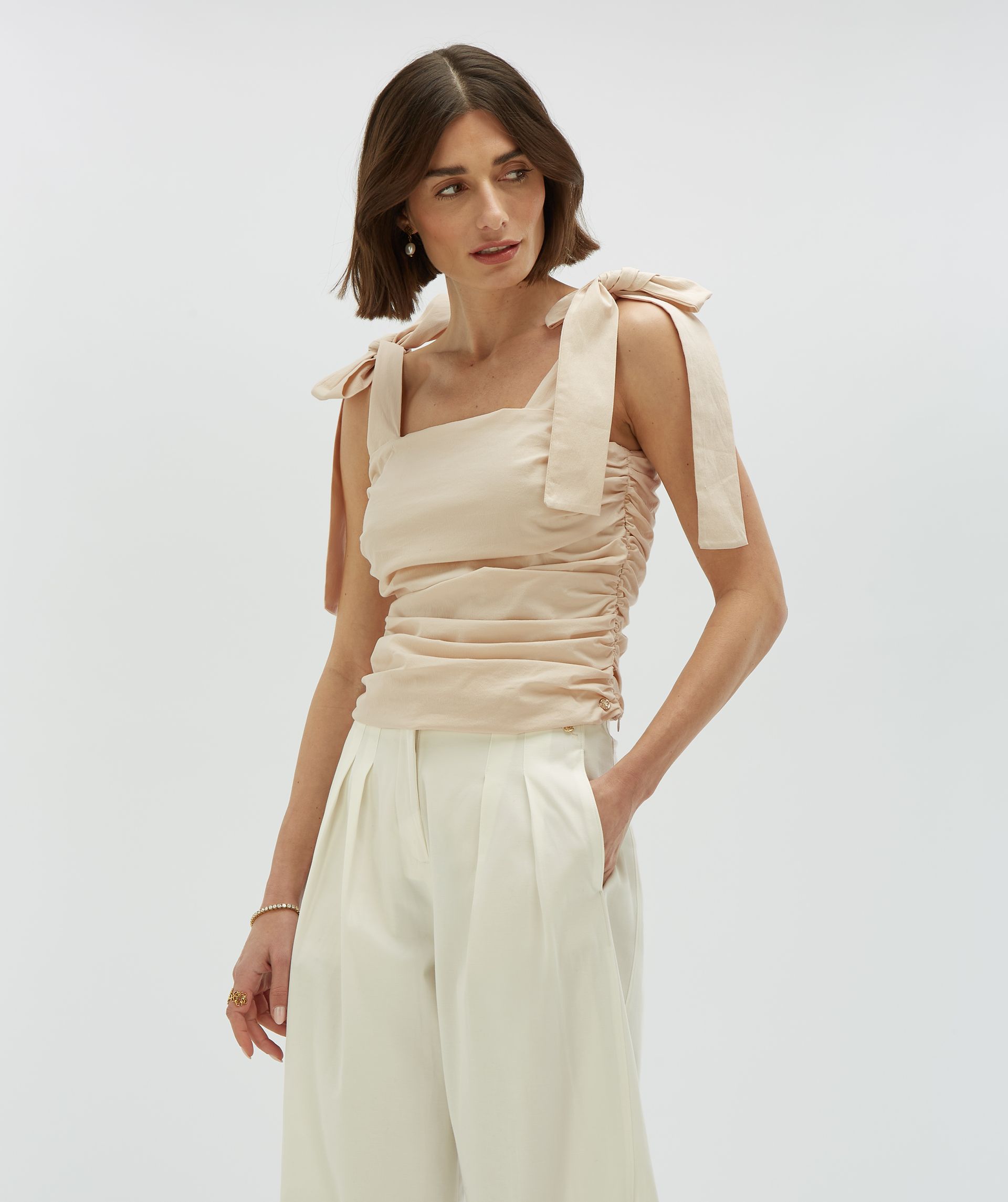 LIVY fitted top met strikbandjes