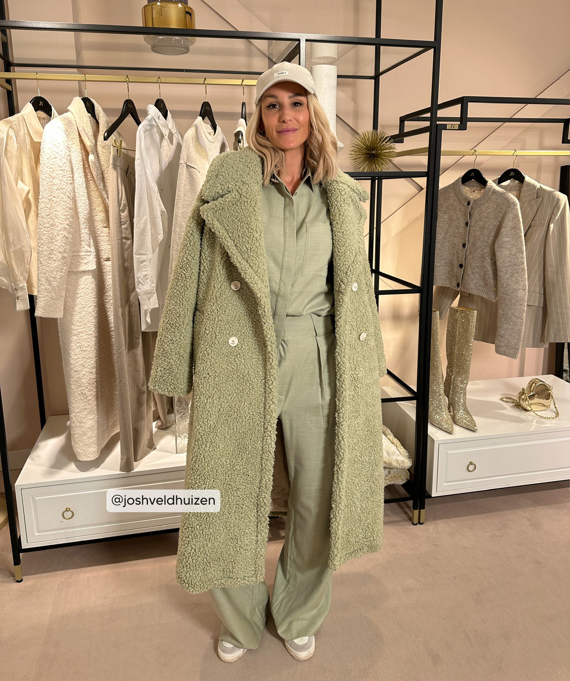 LIZZ oversized teddy coat