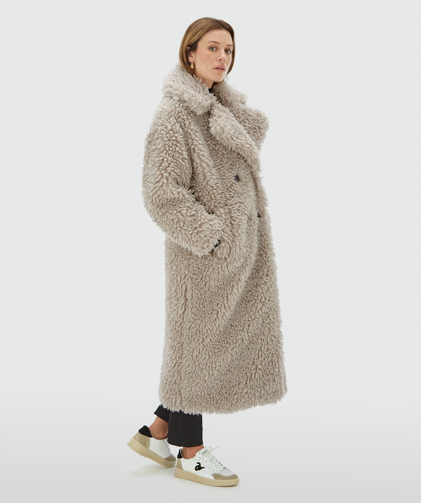 LIZZ oversized fluffy coat