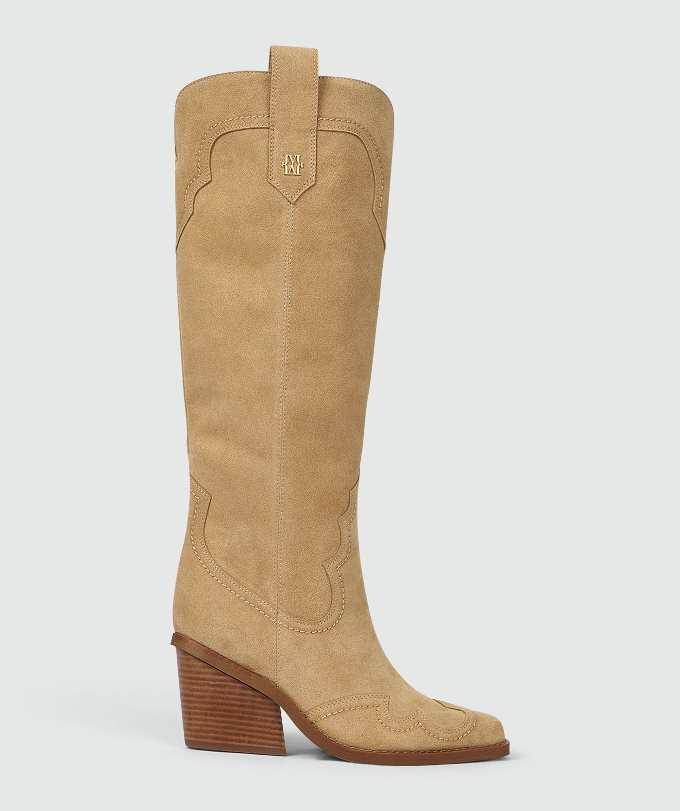 Beige laarzen van suède, weergegeven op een lichtgrijze achtergrond