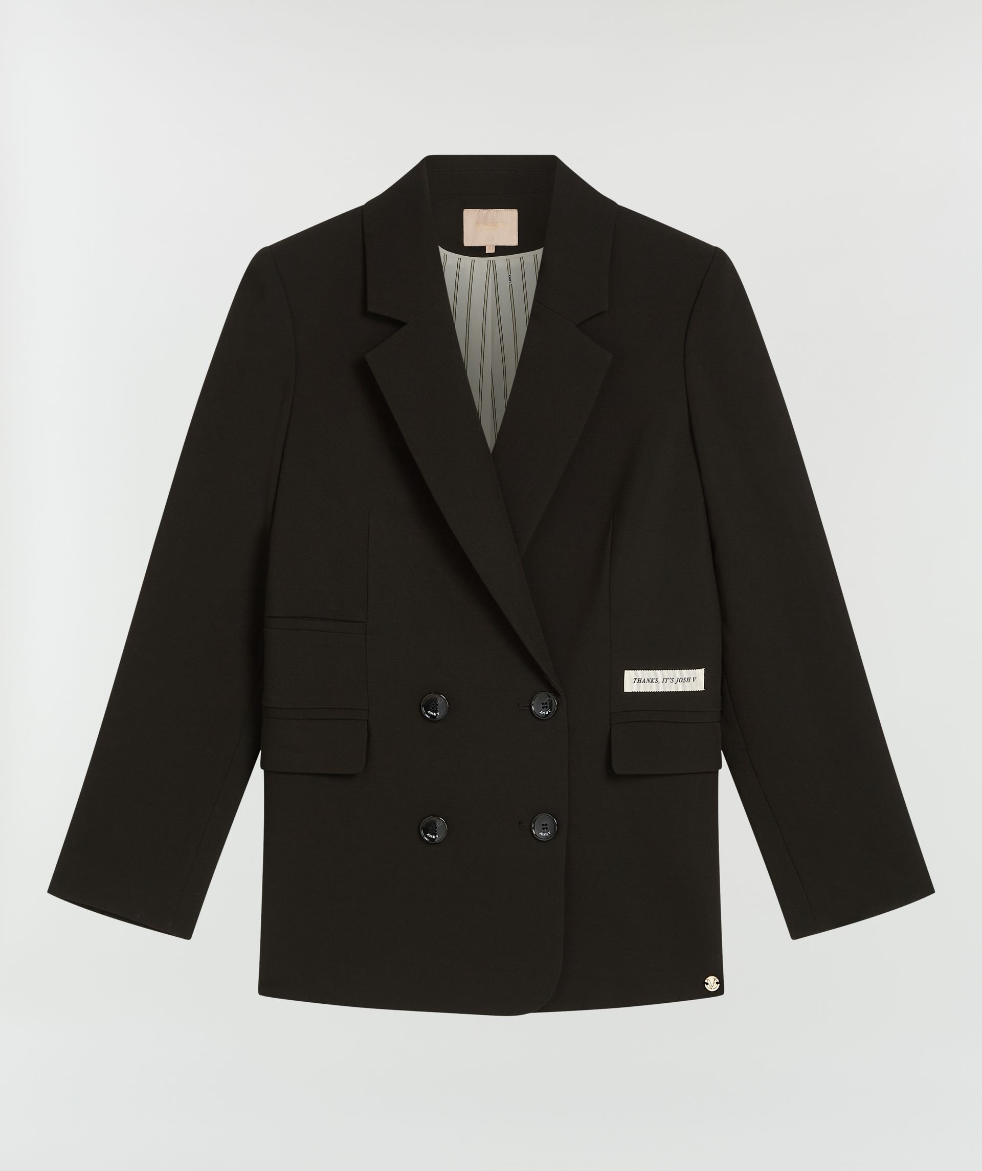 Zwarte blazer met aan de zijkant een Josh v label zonder model, weergegeven op een lichtgrijze achtergrond 