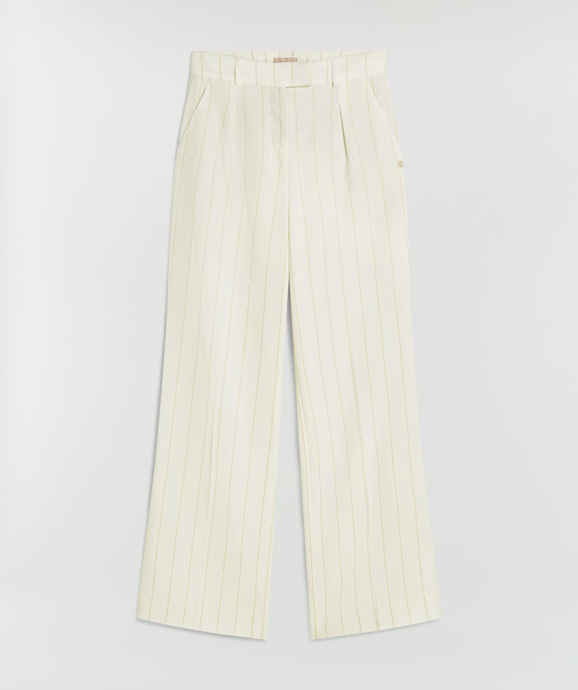 Witte pantalon met beige krijtstreep zonder model, weergegeven op een lichtgrijze achtergrond 