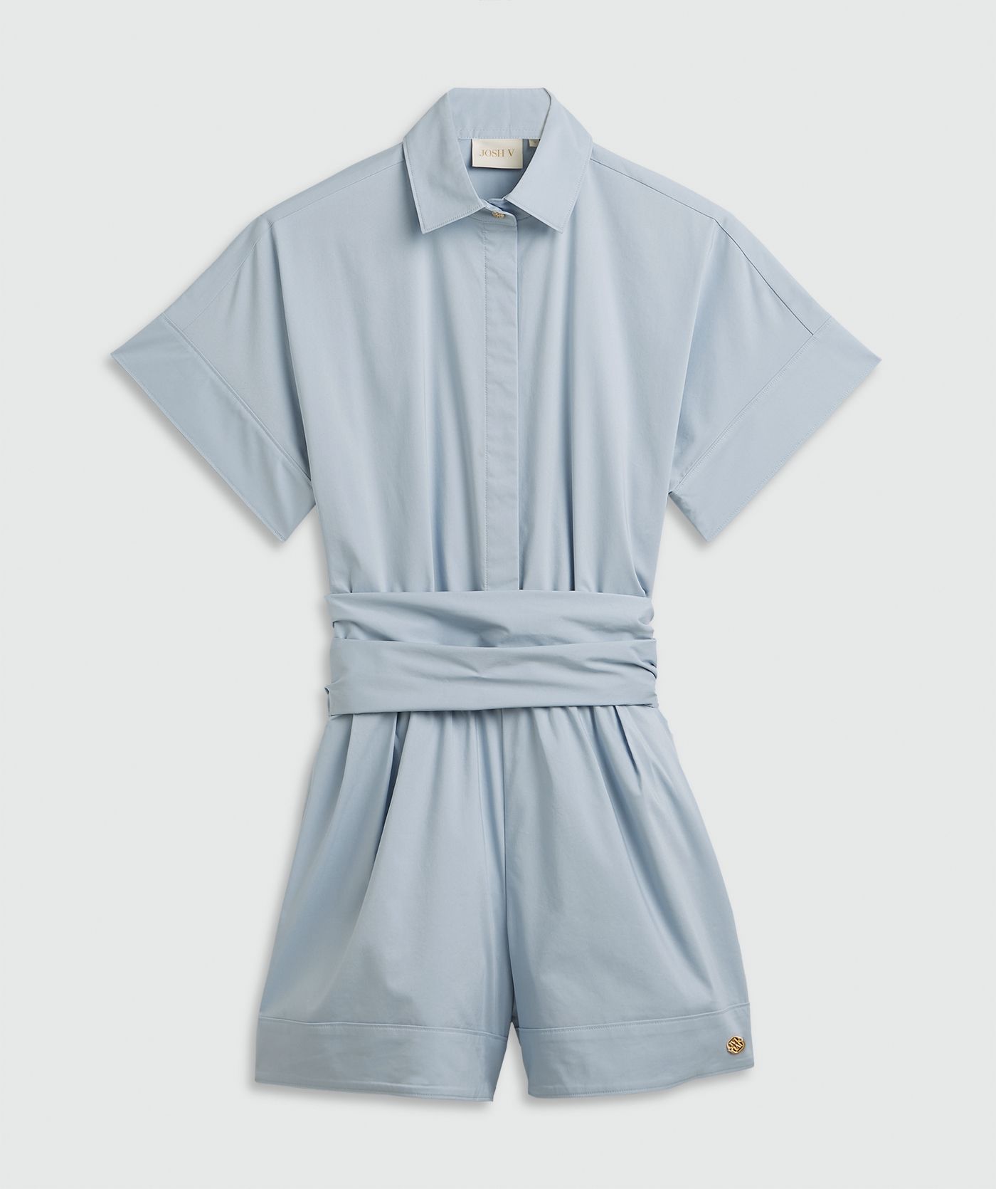 Een regular fit jumpsuit in de kleur Fresh Blue, weergegeven op een lichtgrijze achtergrond