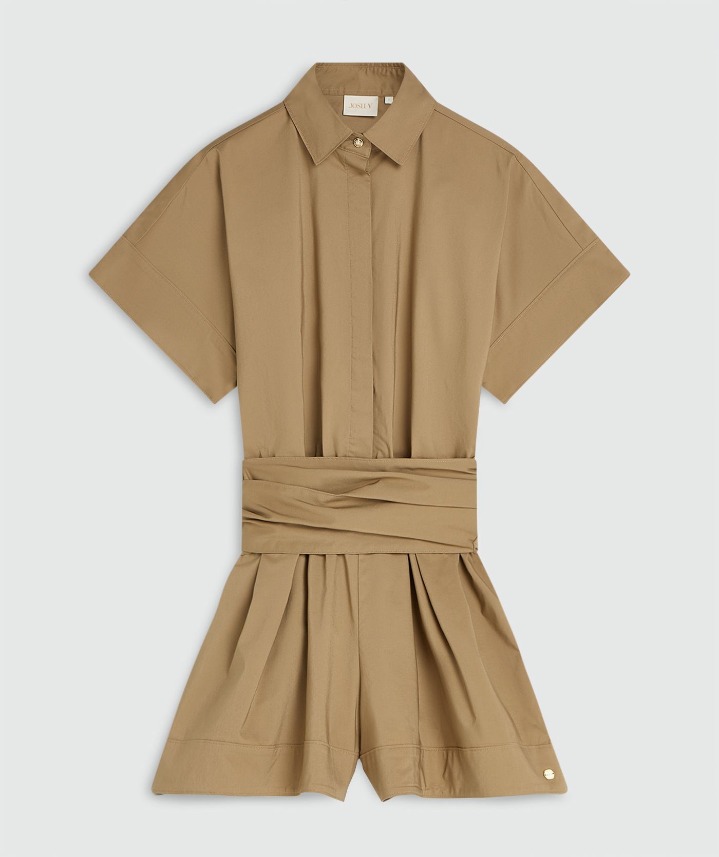 Een regular fit jumpsuit in de kleur Light Khaki, zonder model, weergegeven op een lichtgrijze achtergrond