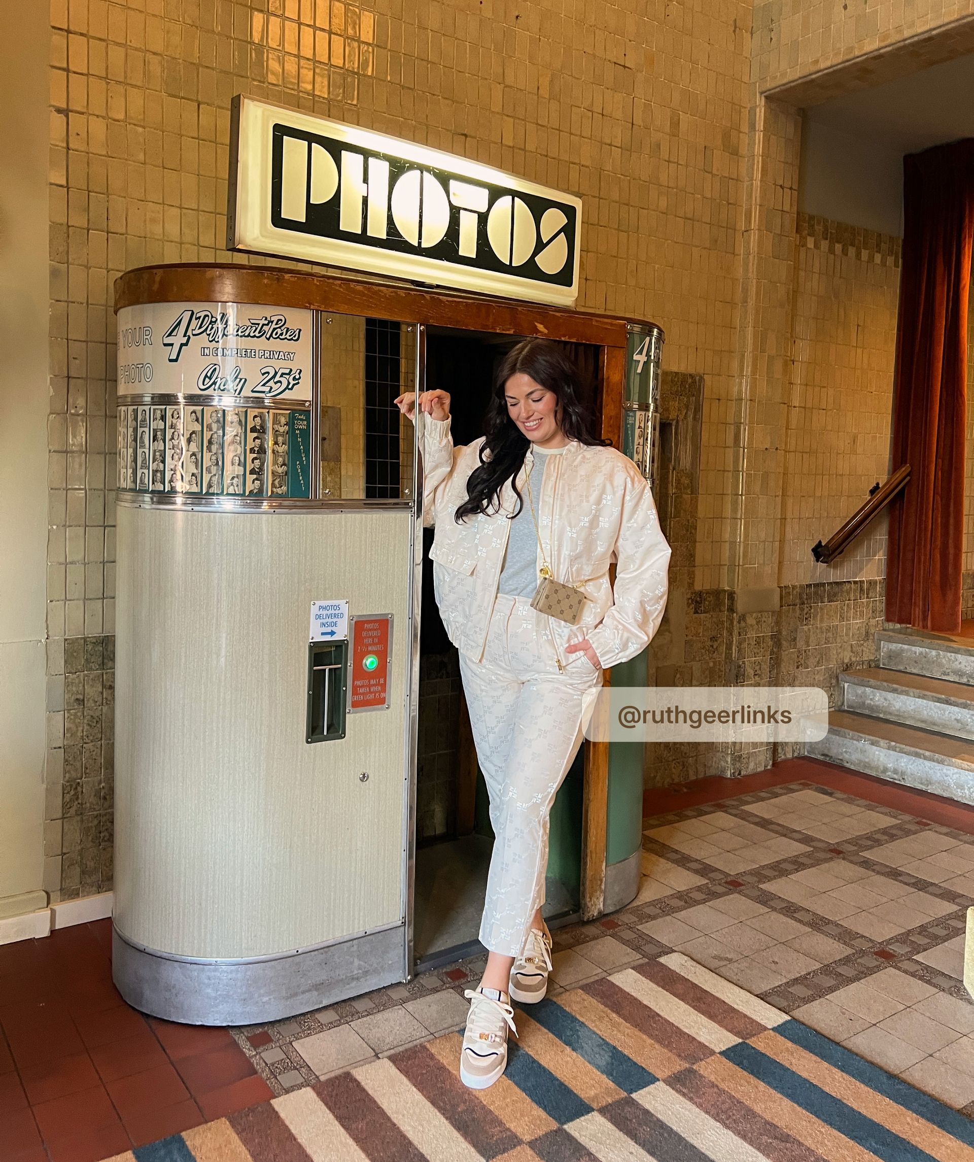 NIKITA figurbetonte Hose mit Logoprint