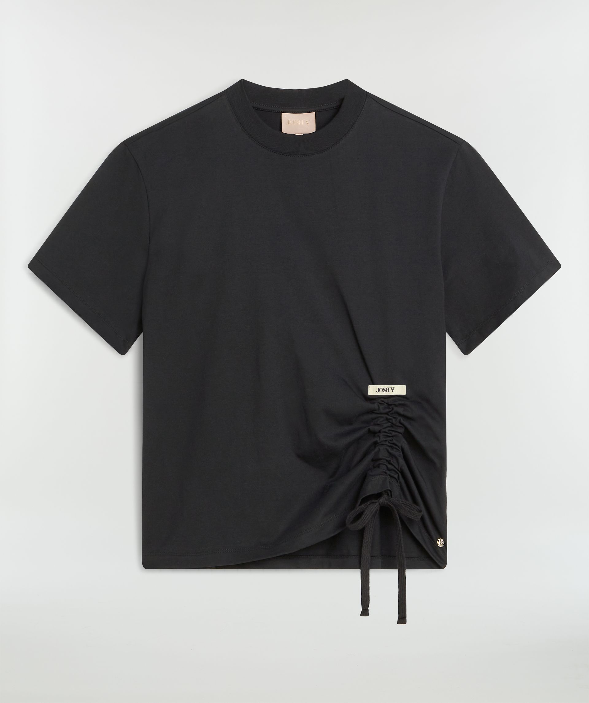 Zwart T-shirt zonder model, weergegeven op een lichtgrijze achtergrond - Josh V
