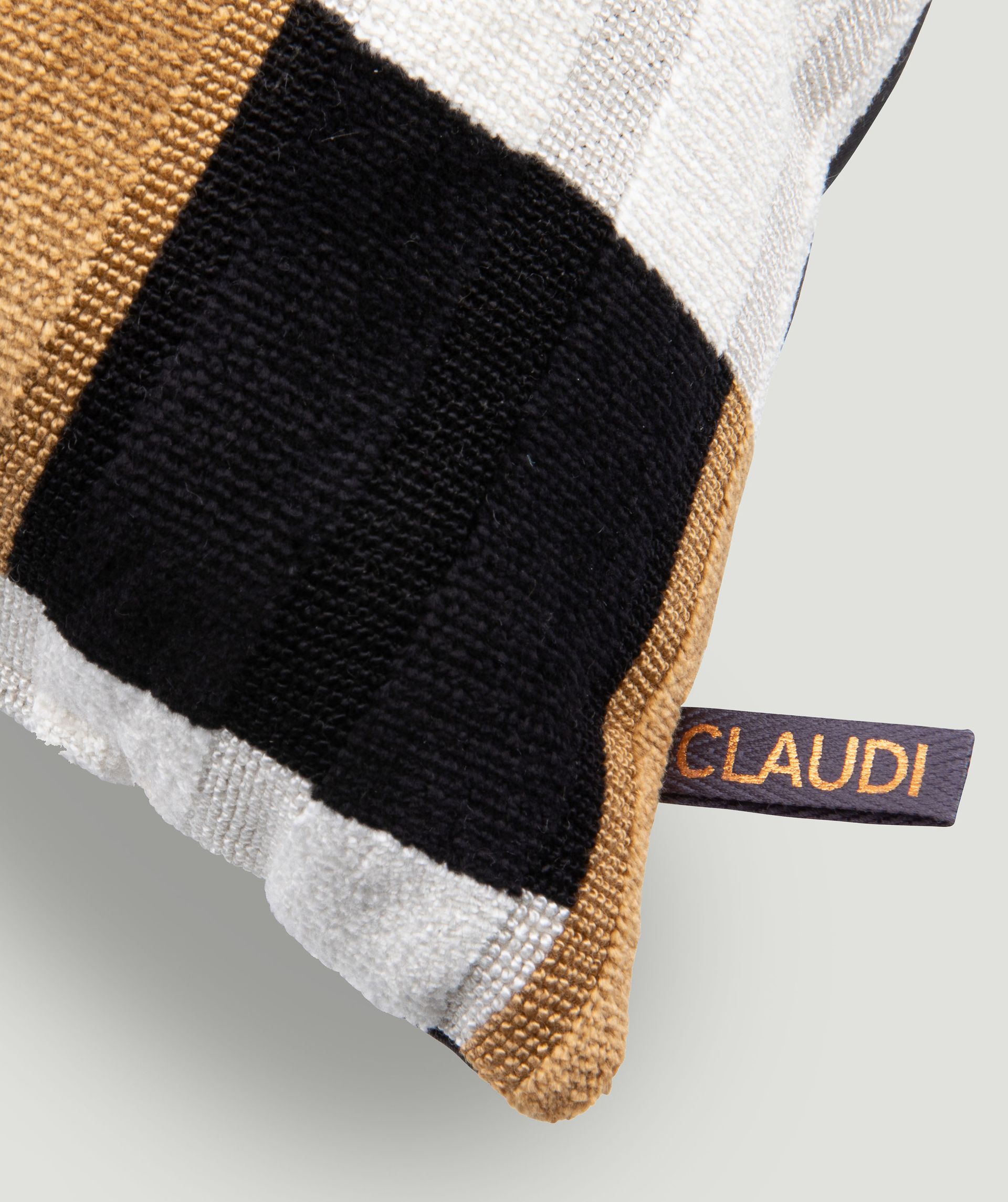 Nora decorative cushion - CLAUDI