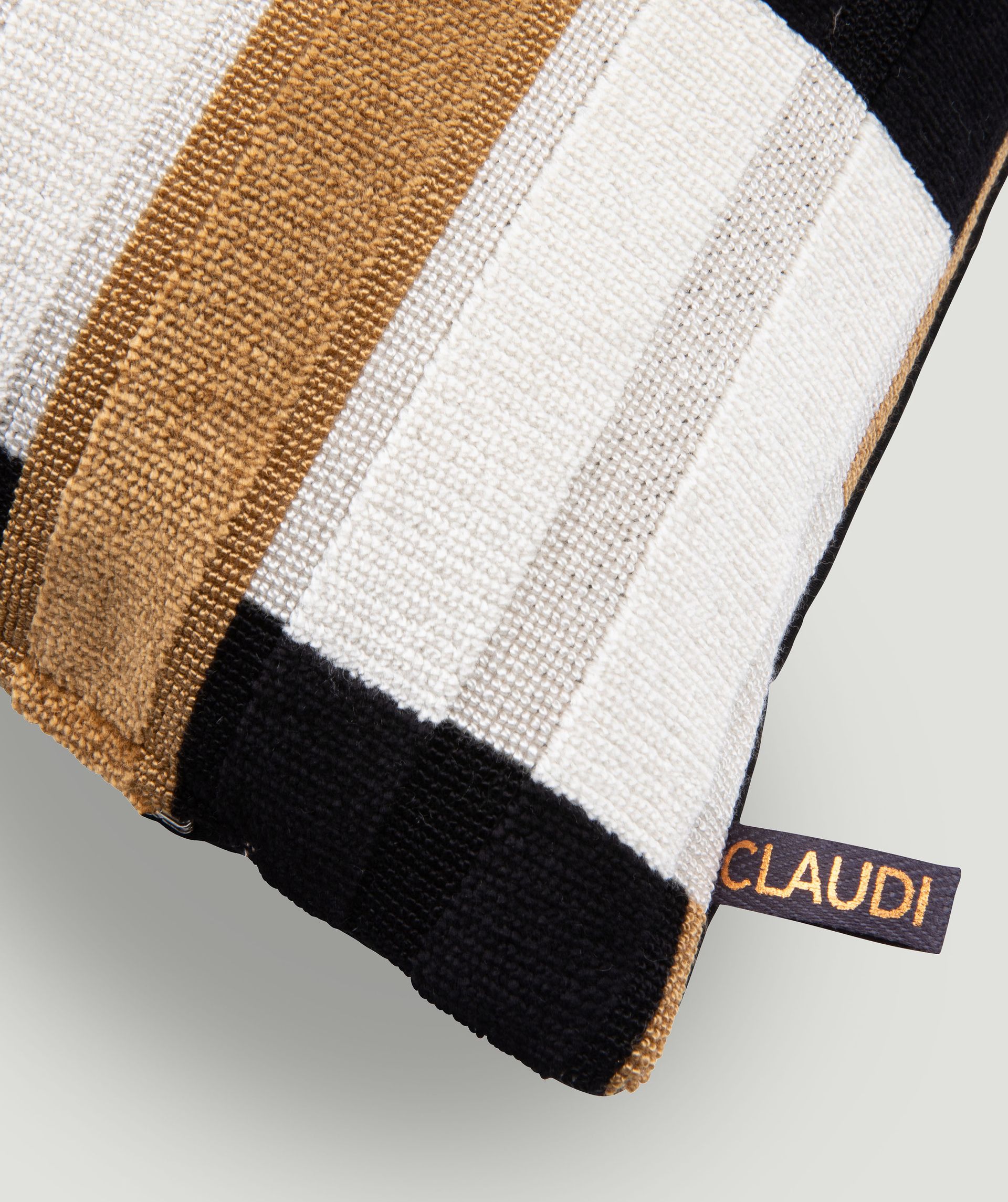 Nora decorative cushion - CLAUDI