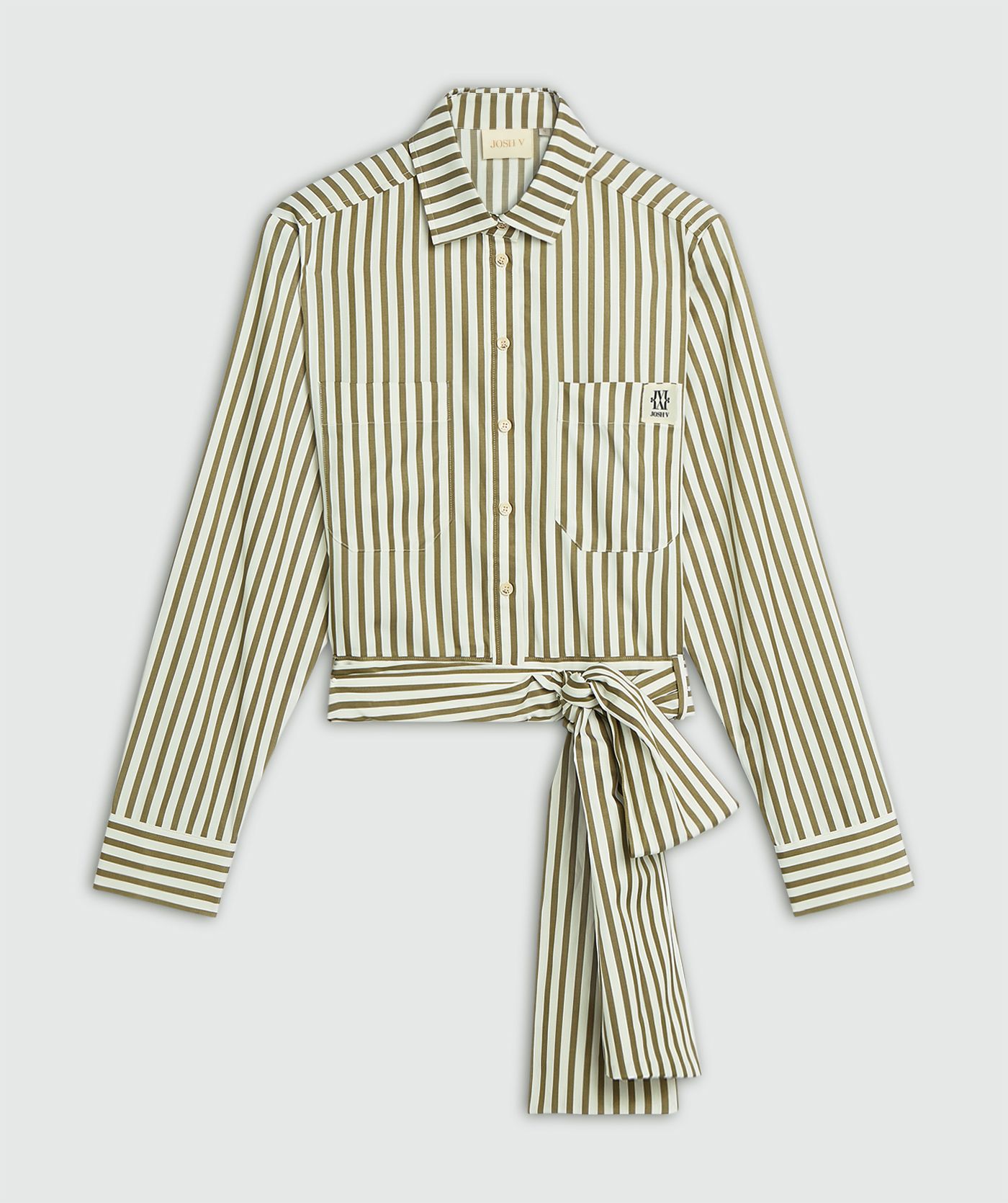 Een regular fit blouse met strepen in de kleur Dark Pistachio, weergegeven op een lichtgrijze achtergrond