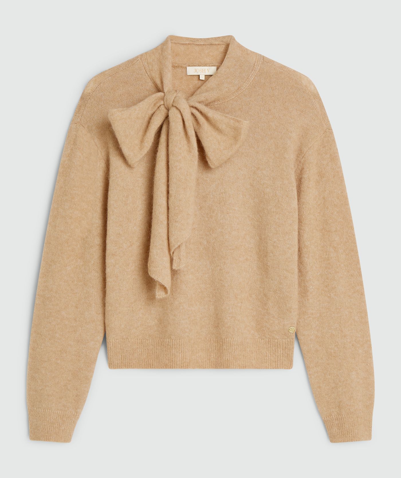 Light brown melange regular fit trui met strikdetail bij de hals zonder model, weergegeven op een lichtgrijze achtergrond - Josh V