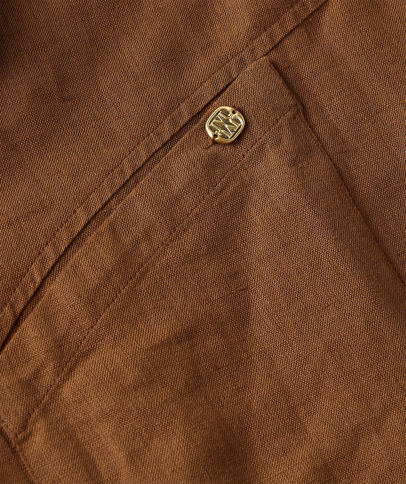Close-up van een oversized playsuit in de kleur Brown