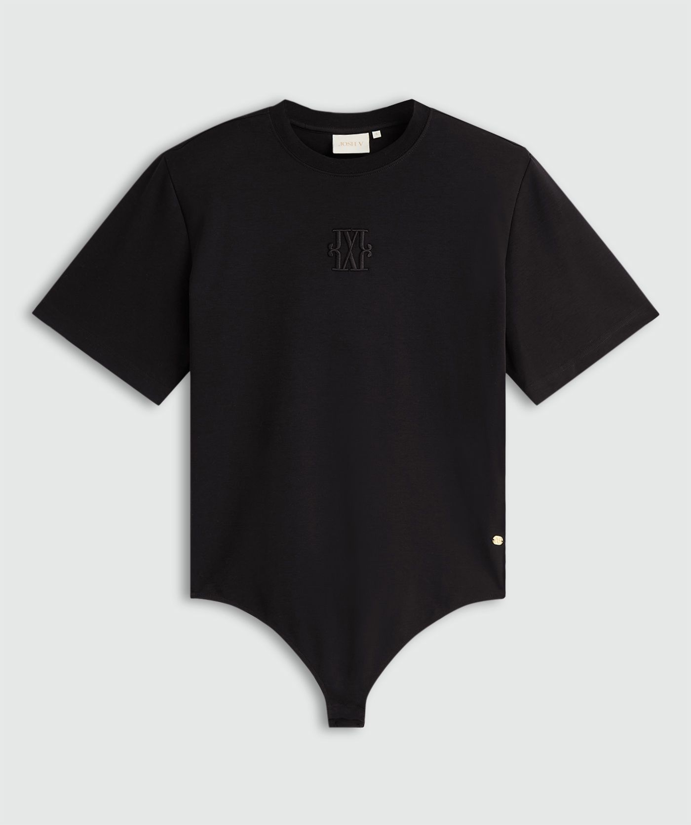 Zwarte body met schoudervullingen en een JSOH V-logo op de borst zonder model, weergegeven op een lichtgrijze achtergrond
