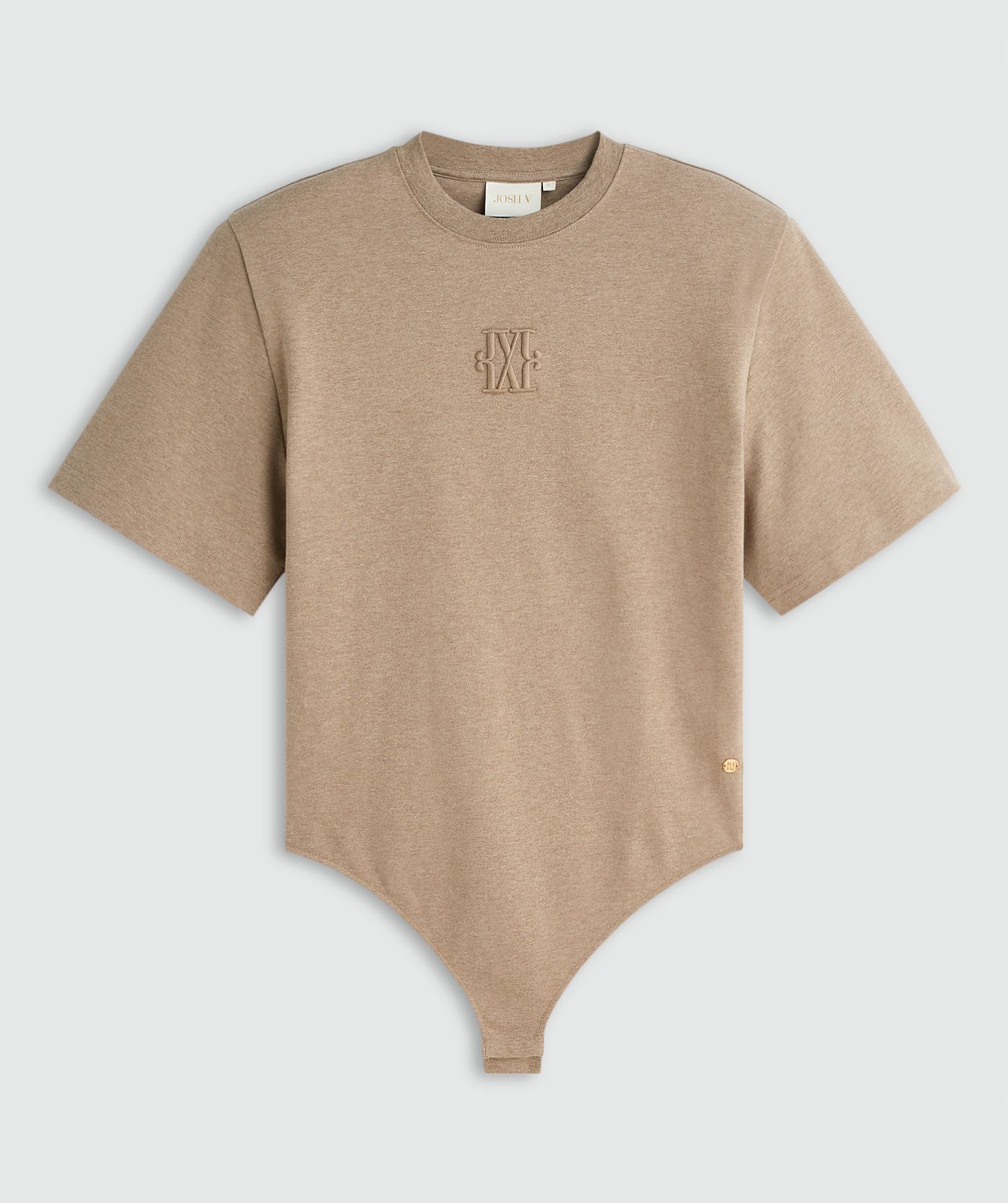Bruine T-shirt body met logo zonder model, weergegeven op een lichtgrijze achtergrond