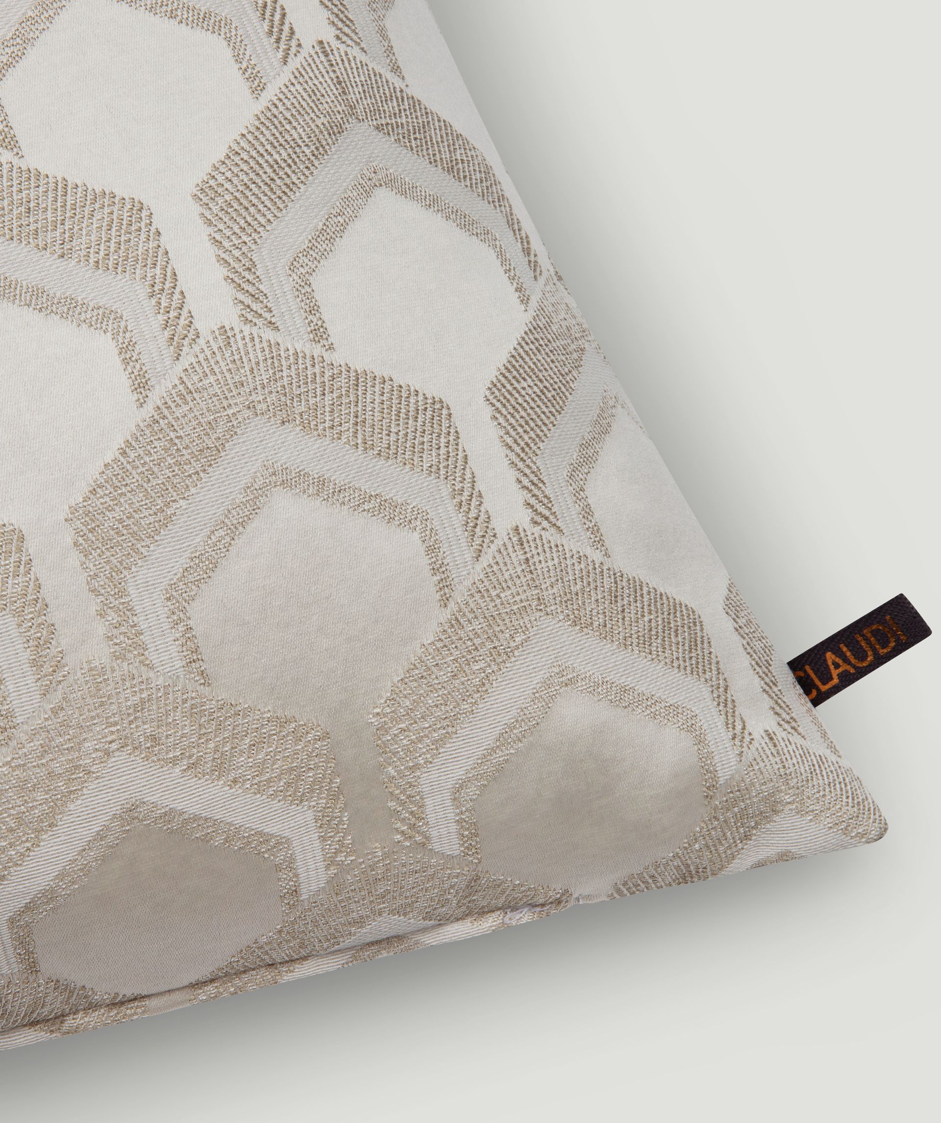 Quinn decorative cushion - CLAUDI