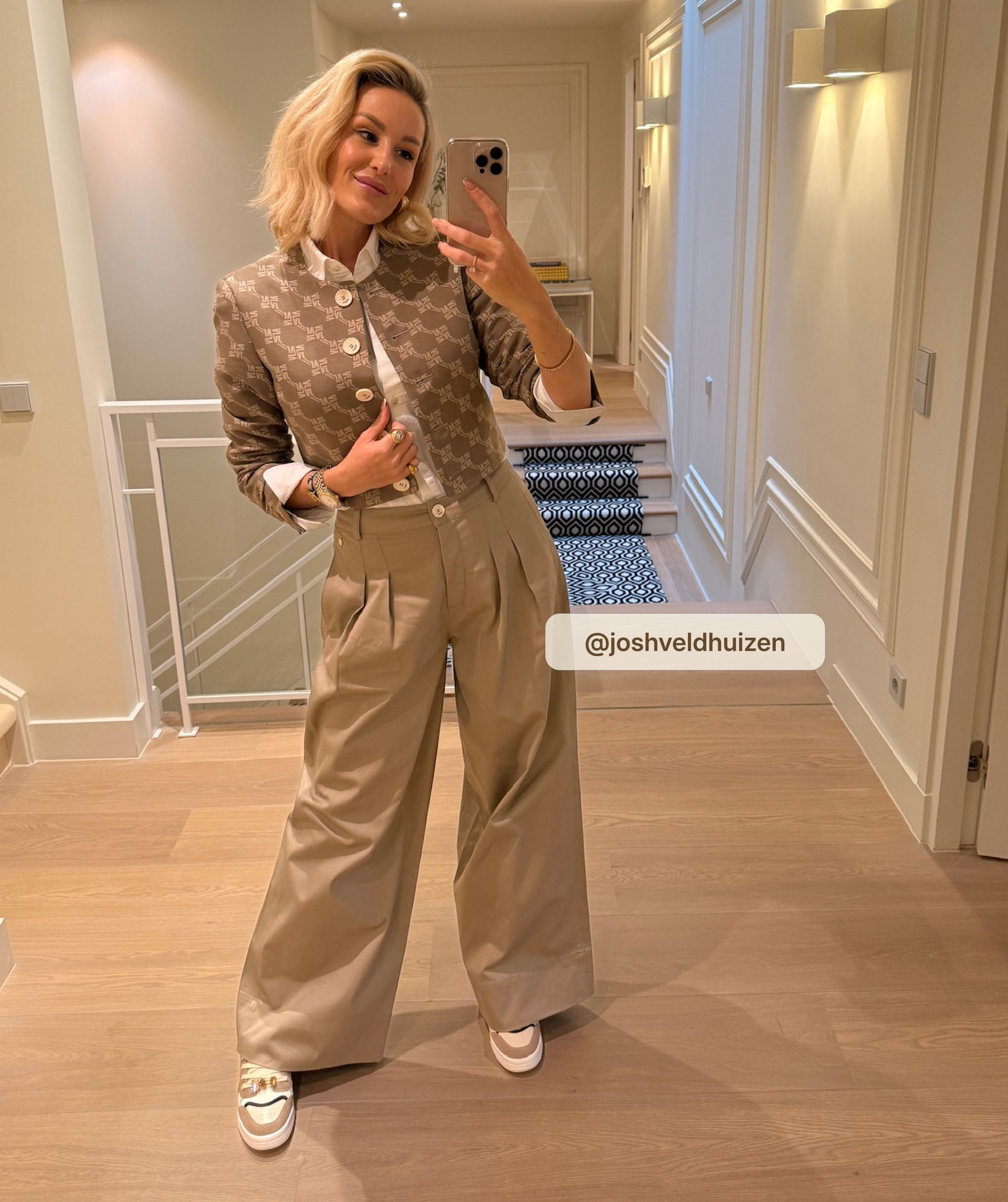 REMI kurzer Blazer mit Logoprint