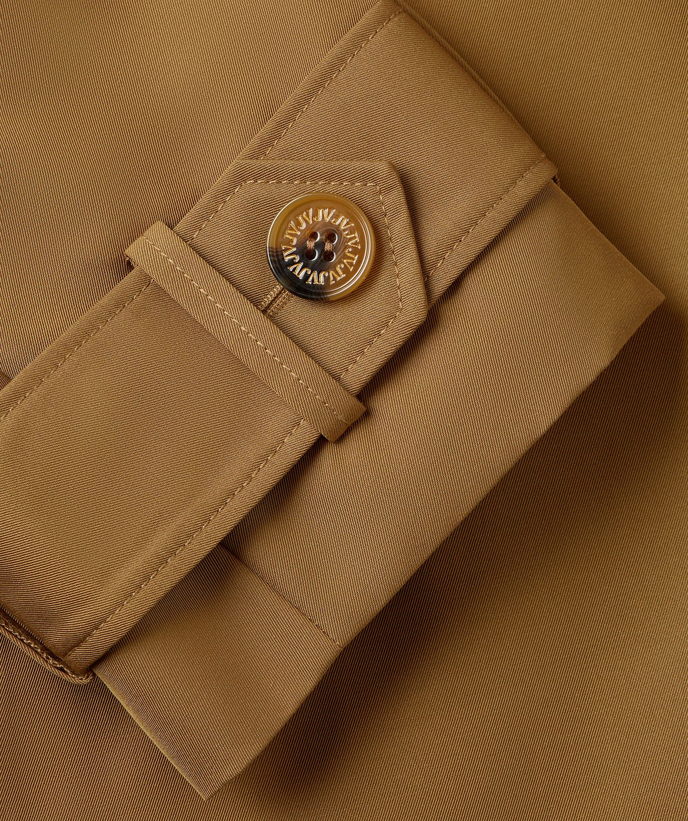 Close-up jv branded knoop op de mouw