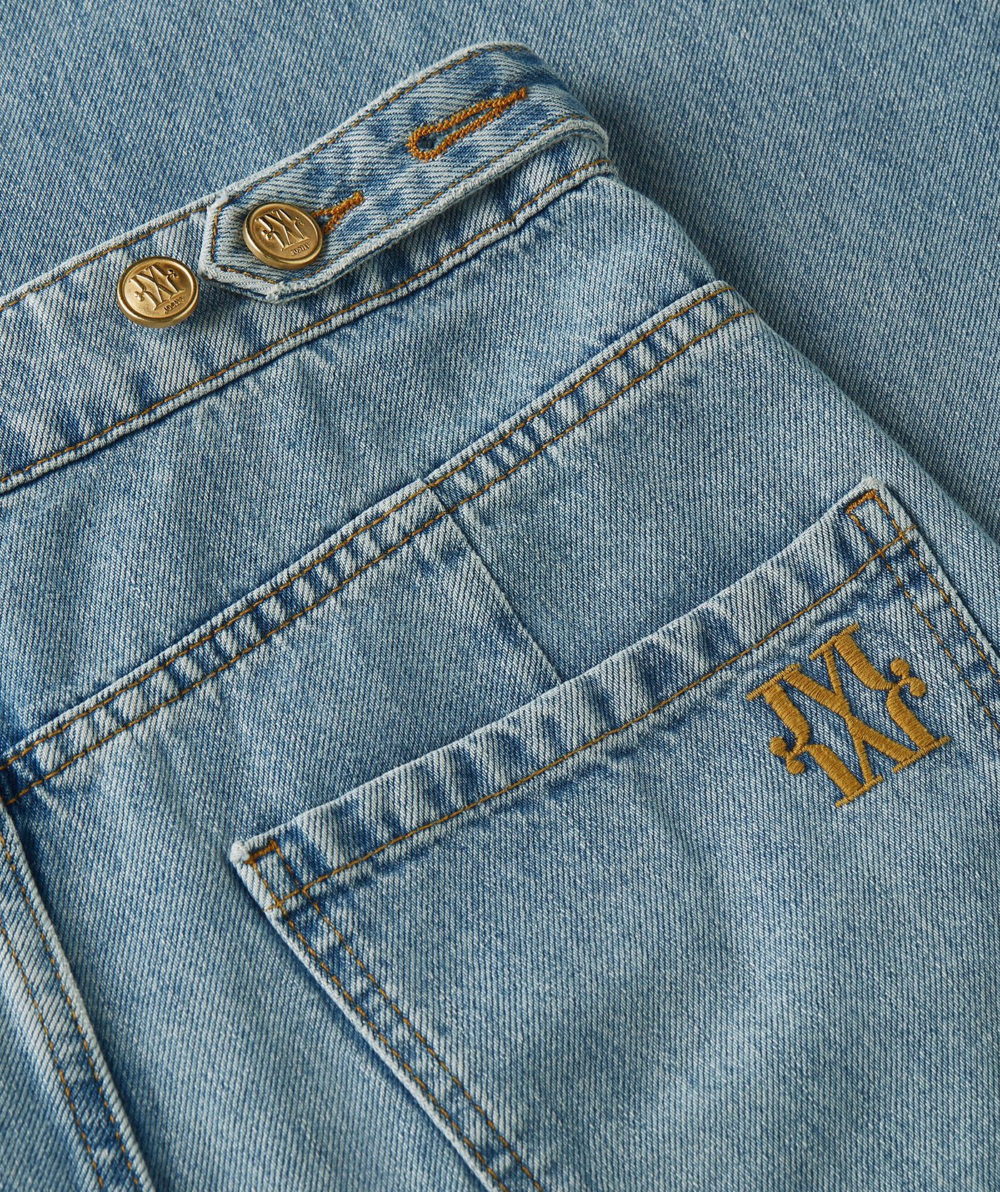 Close-up van een high waisted wide leg jeans in de kleur Light Blue Denim