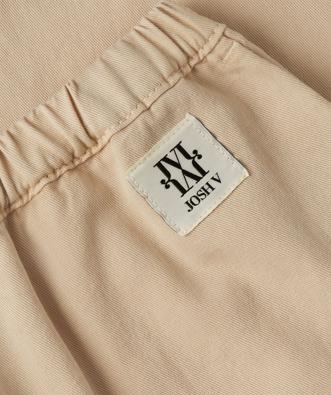 Close-up van een wide leg pantalon, in de kleur Oat