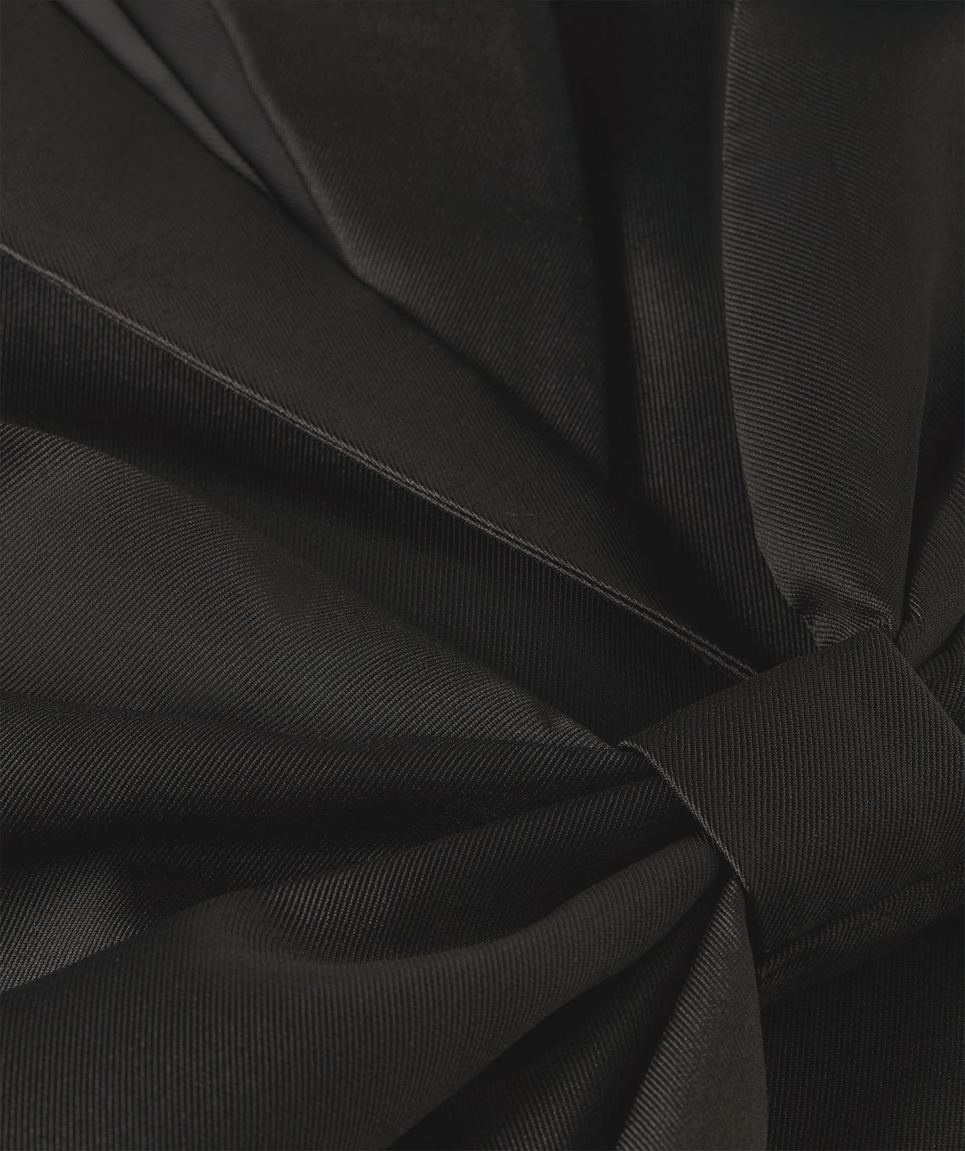 Close-up zwarte strik aan de voorzijde - JOSH V