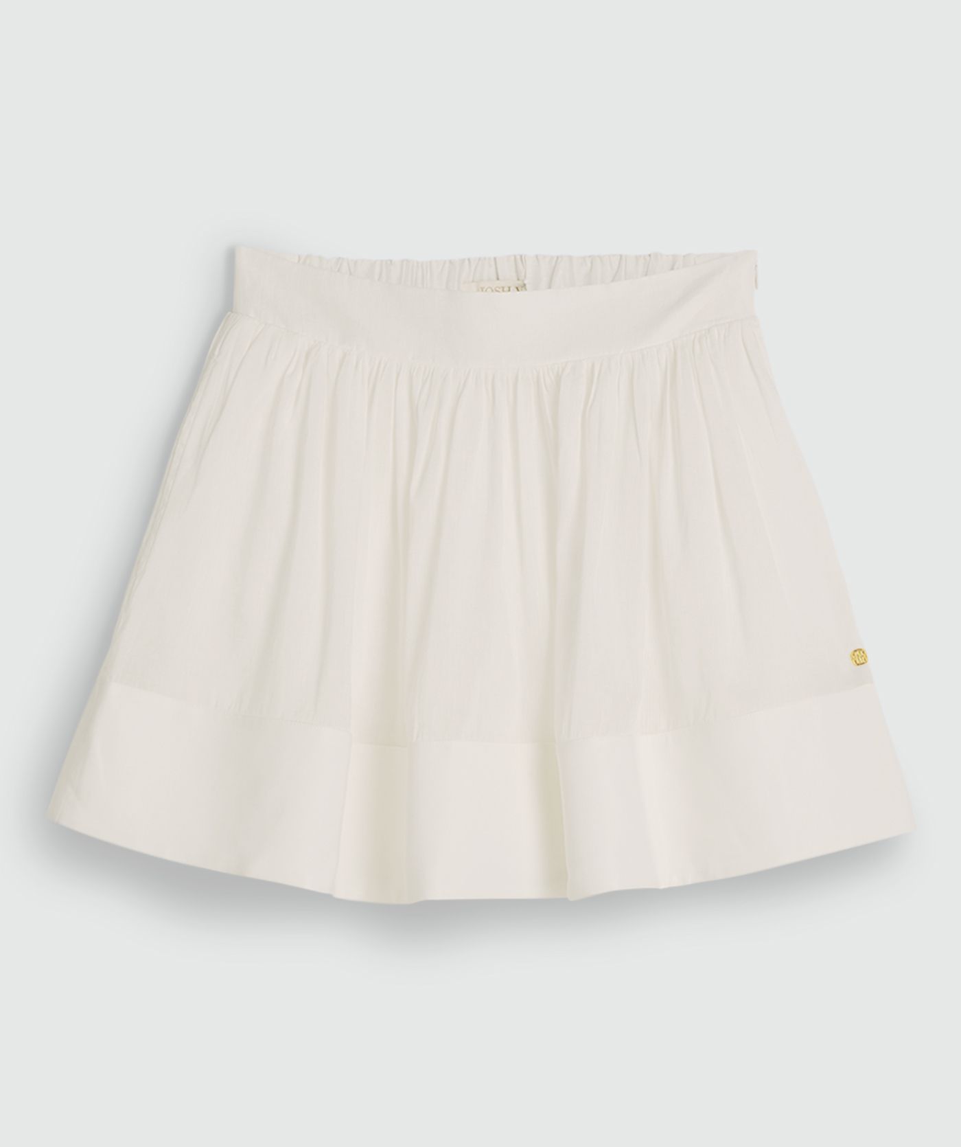 Een mid waisted rok met binnenbroekje in de kleur Off White, zonder model, weergegeven op een lichtgrijze achtergrond